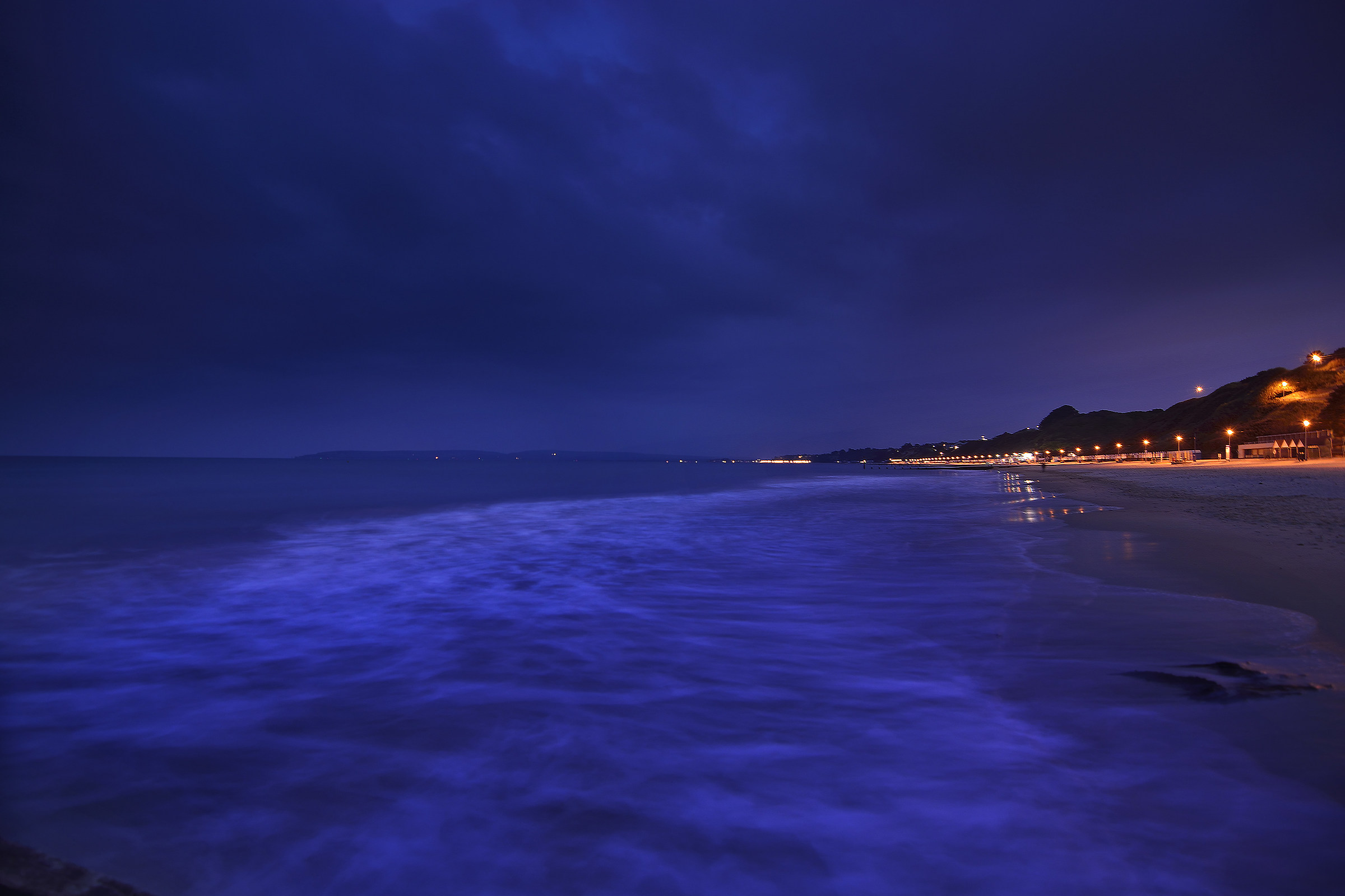 'C'è una luna lassù, da qualche parte&...