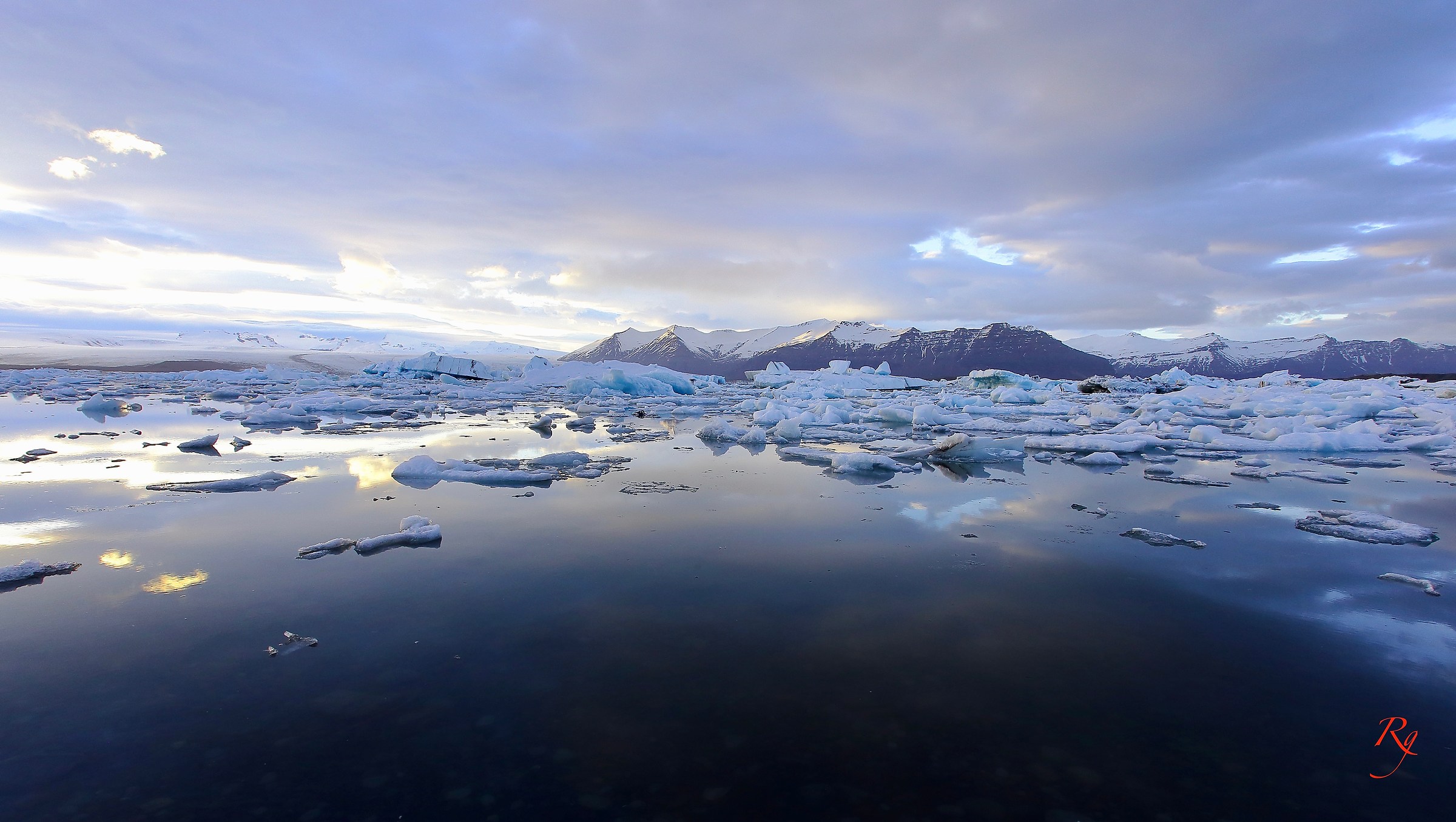 Fjallsvarlón Glacial Lagoon