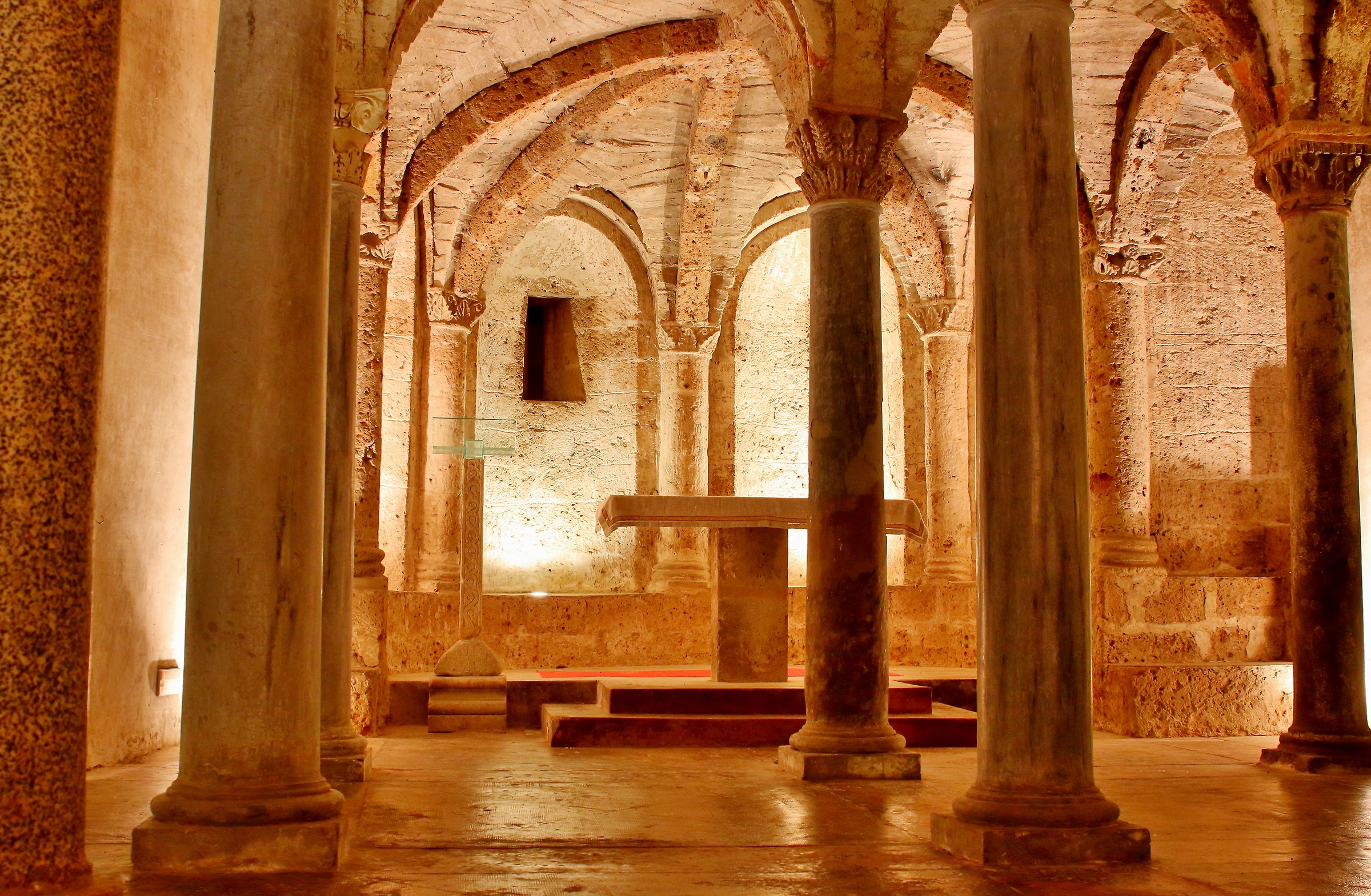 La cripta della Cattedrale di Sutri