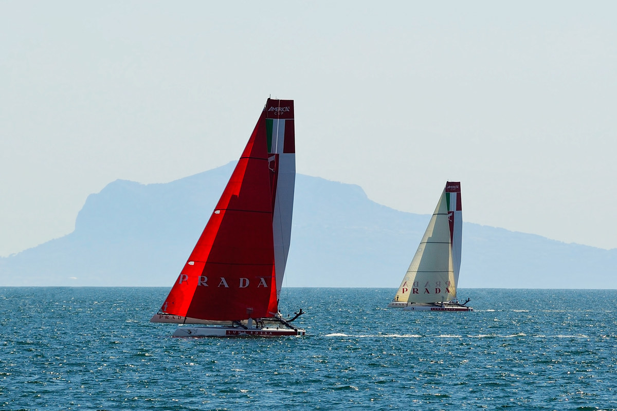 Team Luna Rossa al completo - Napoli 20130416