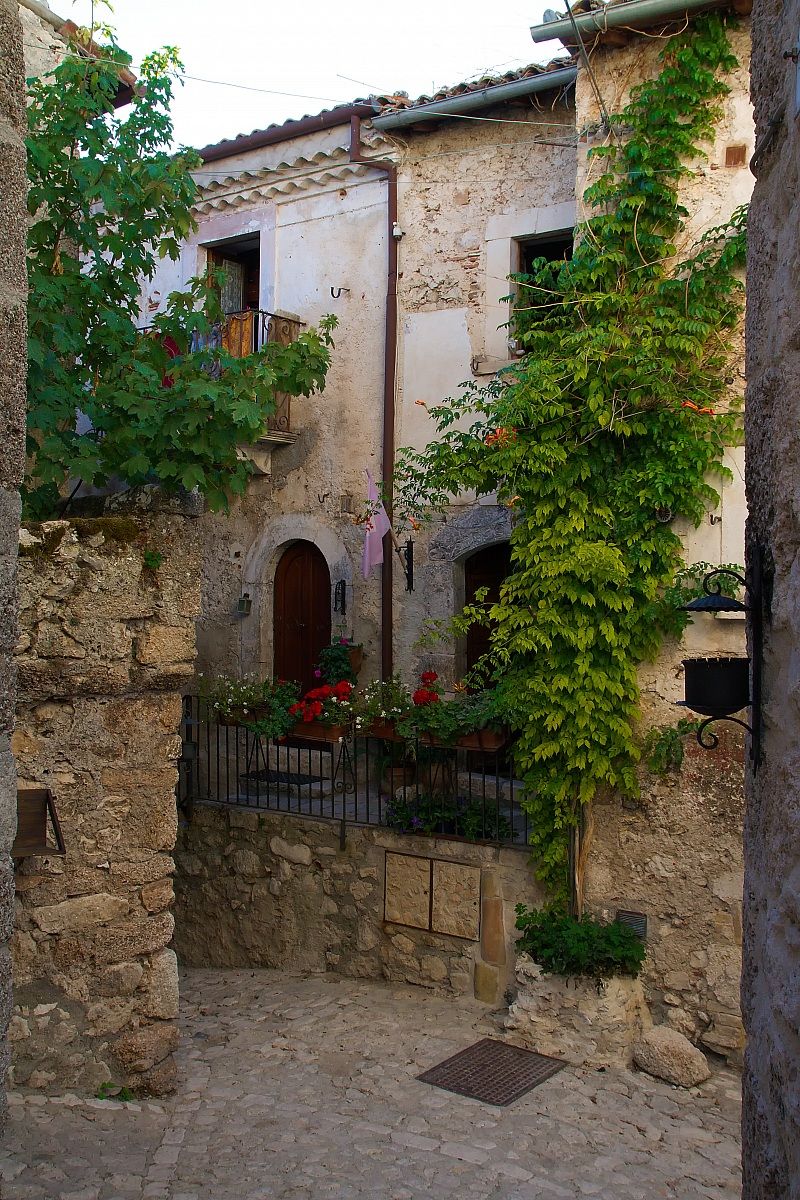 Glimpse Santo Stefano di Sessanio