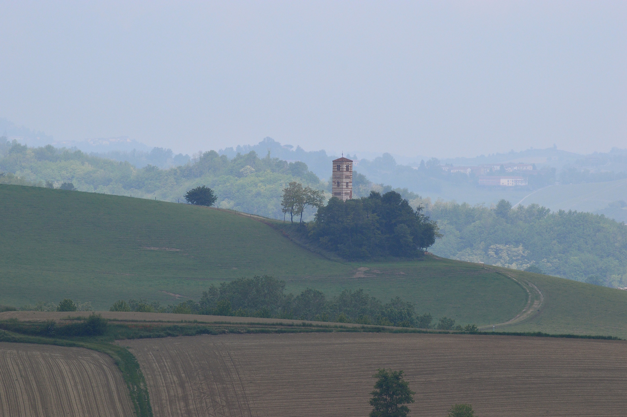campanile romanico di San Nazario e Celso a Montechiaro