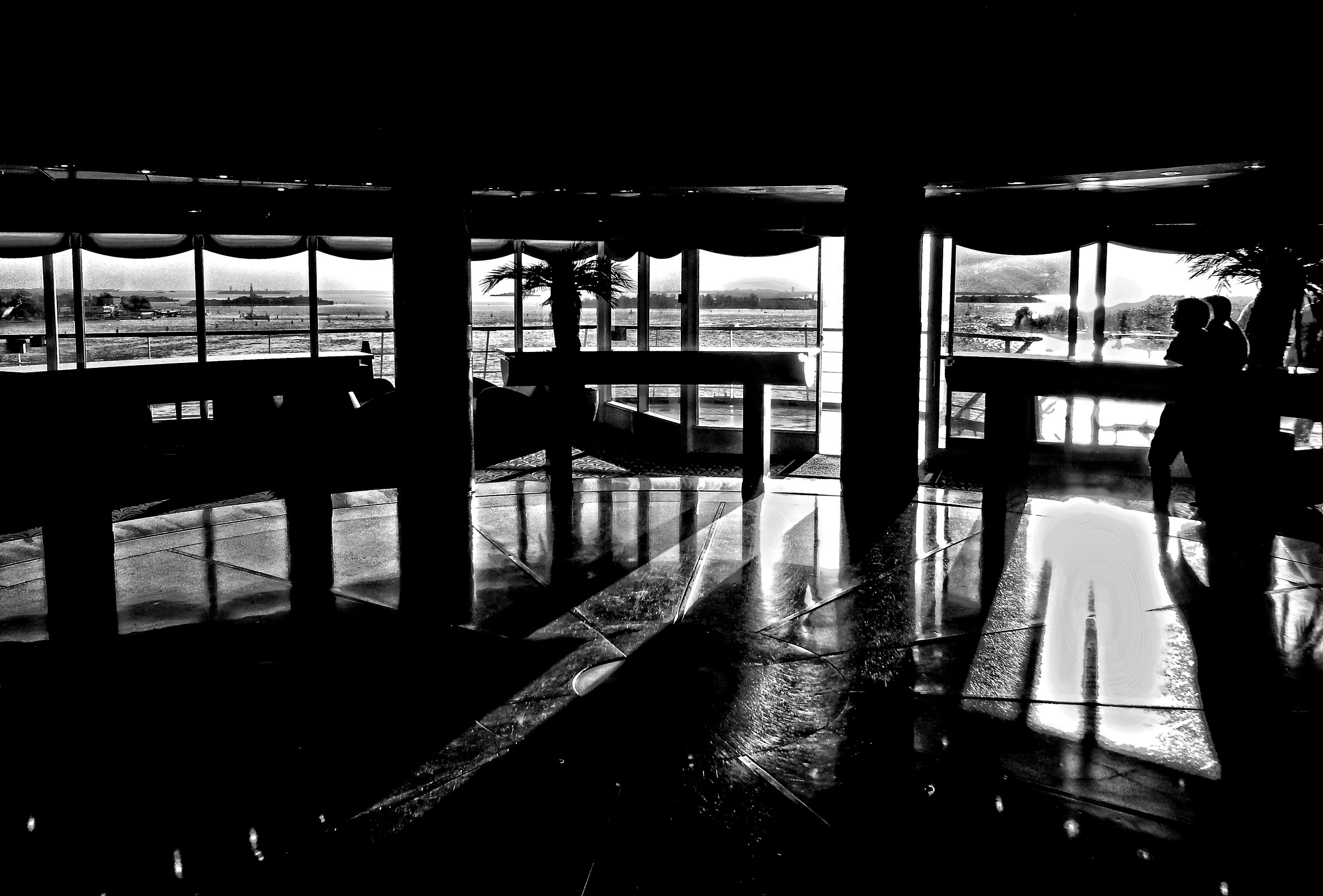 .. a roundabout on the sea ...