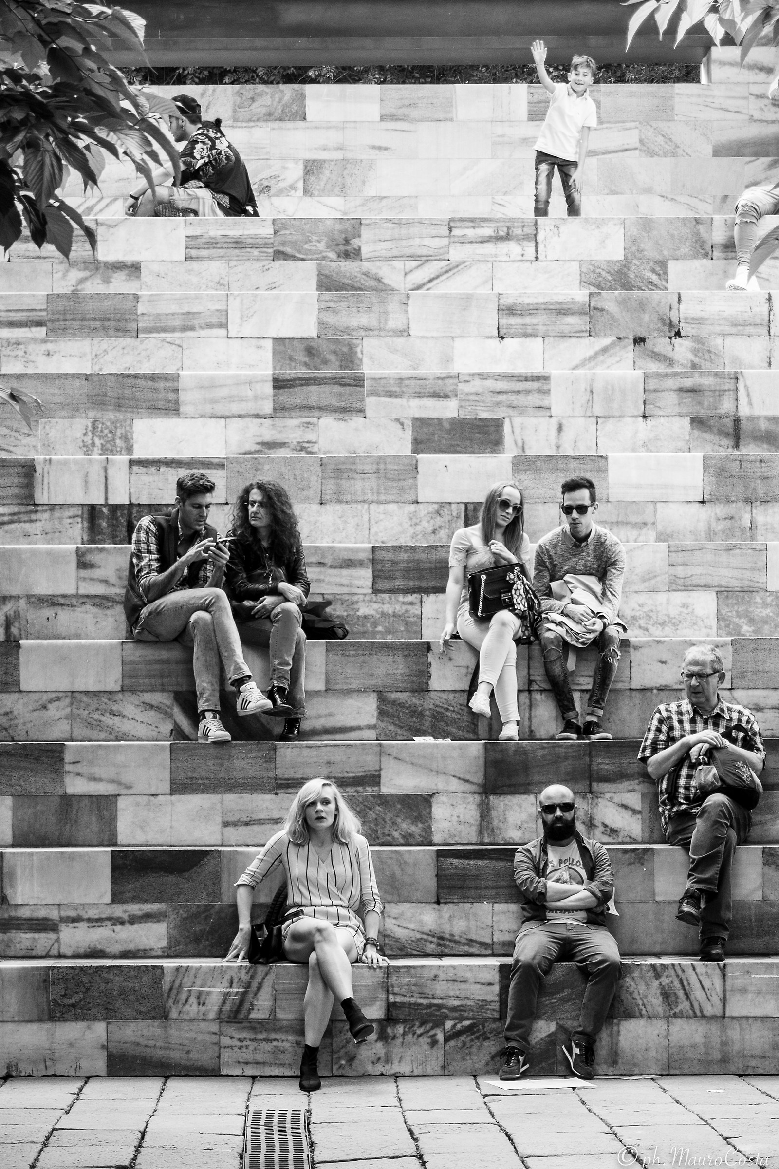 "saluto il mondo sotto i miei piedi"