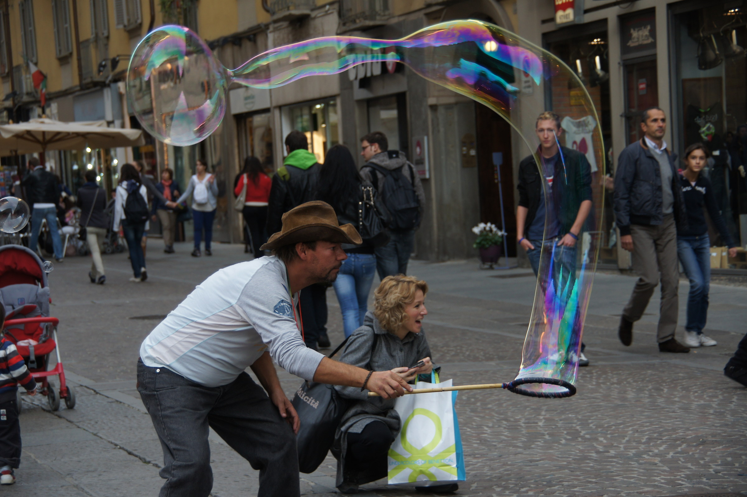 Wow, guarda il pallone di sapone!