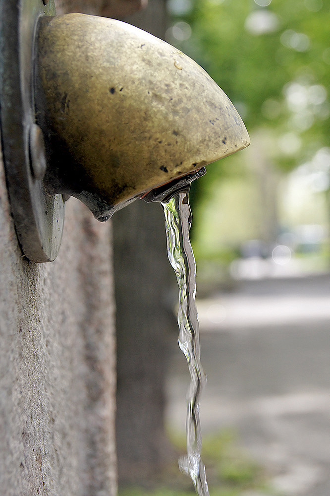 How do I freeze the fountain?