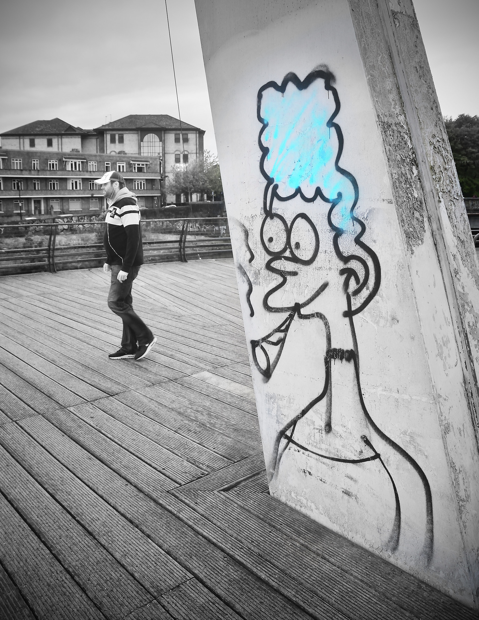 Marge Simpson Fuma un Reefer !!