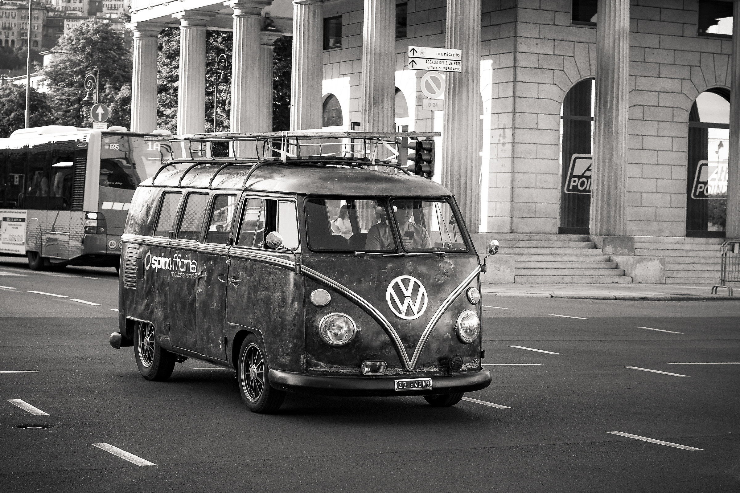 Peace and Love... ma il telefonino!!!