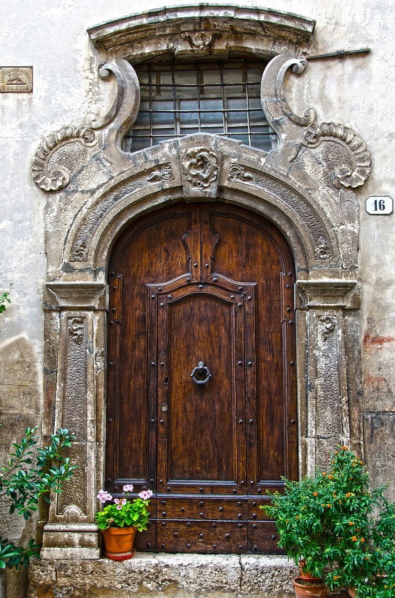 Port building in Scanno
