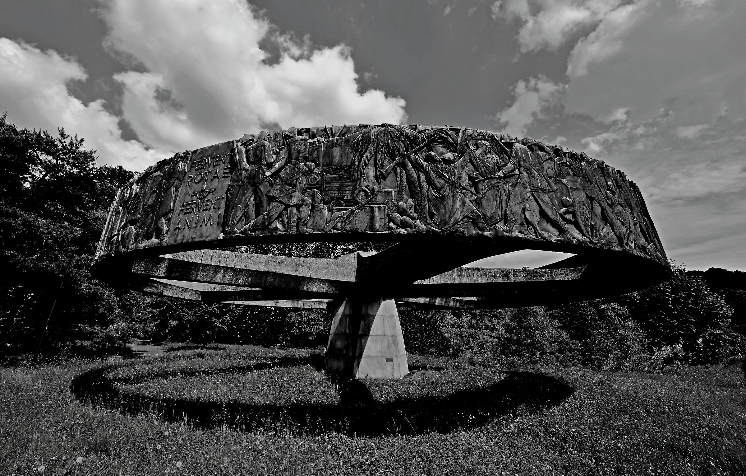 Monument to the Autaere b / n