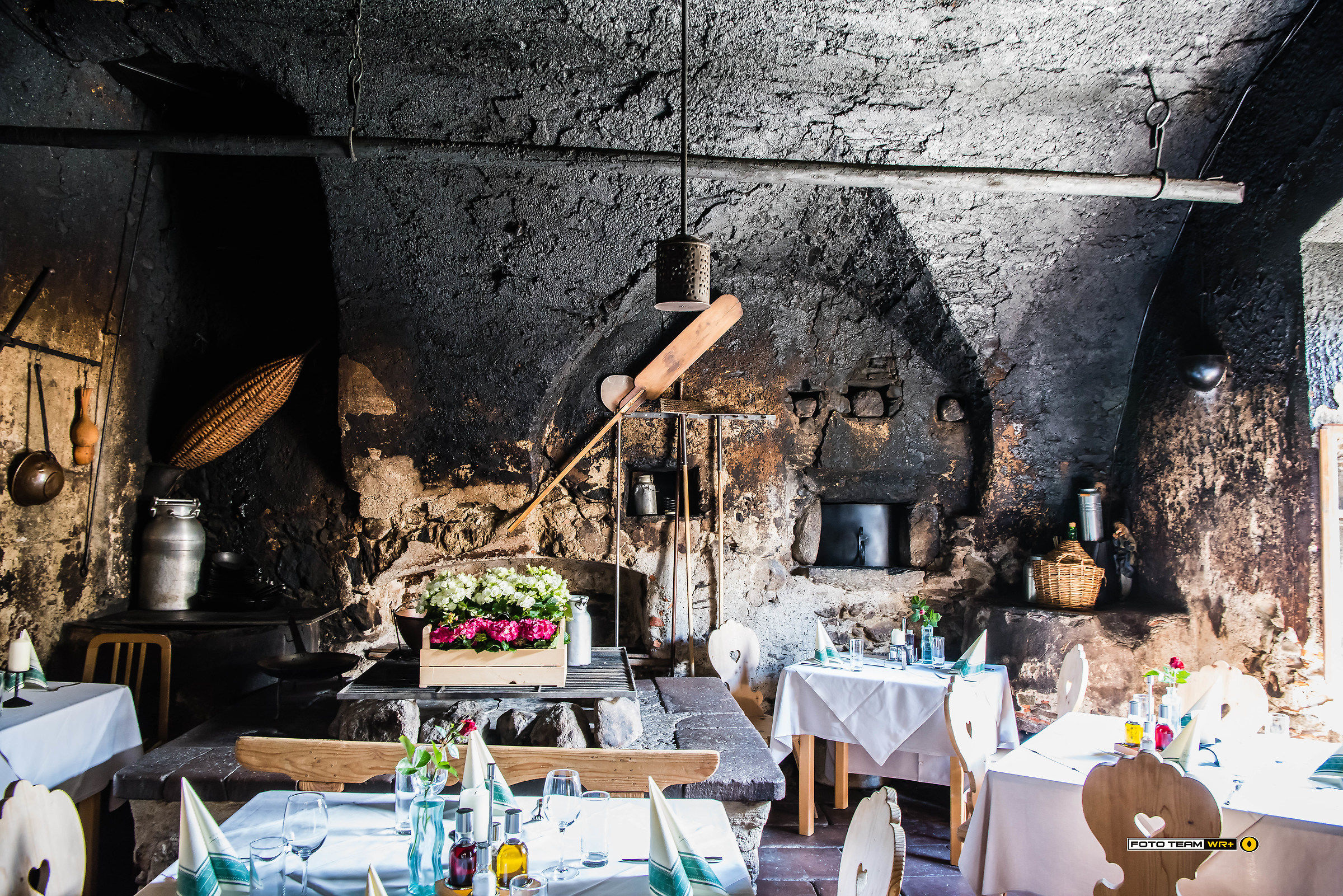 ... and the kids, today they eat in the kitchen ....