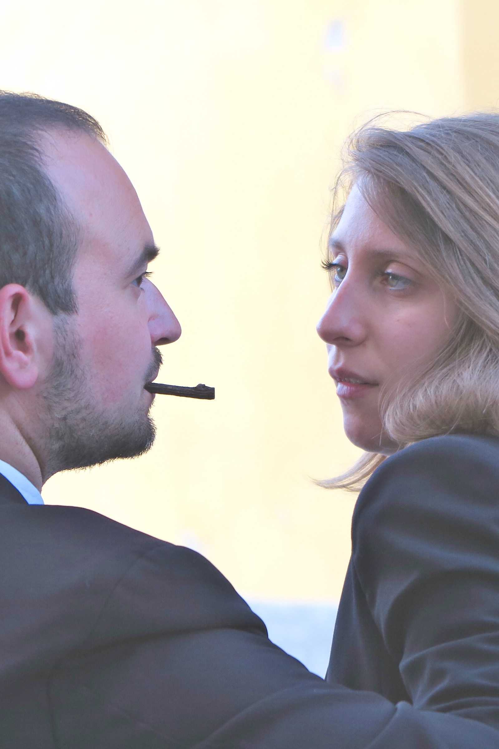 Lei, lo vorrebbe baciare...ma.