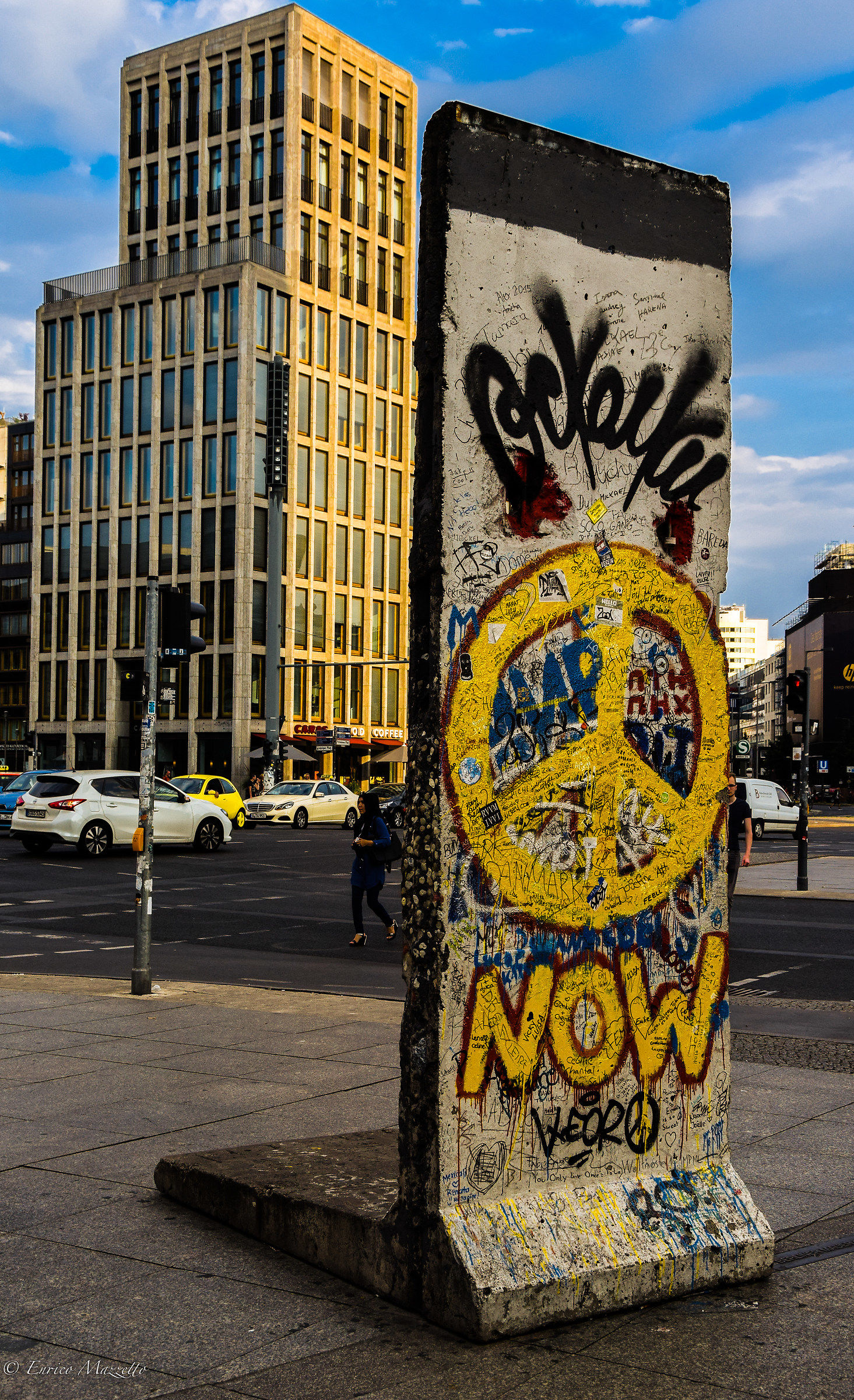 The wall wants peace