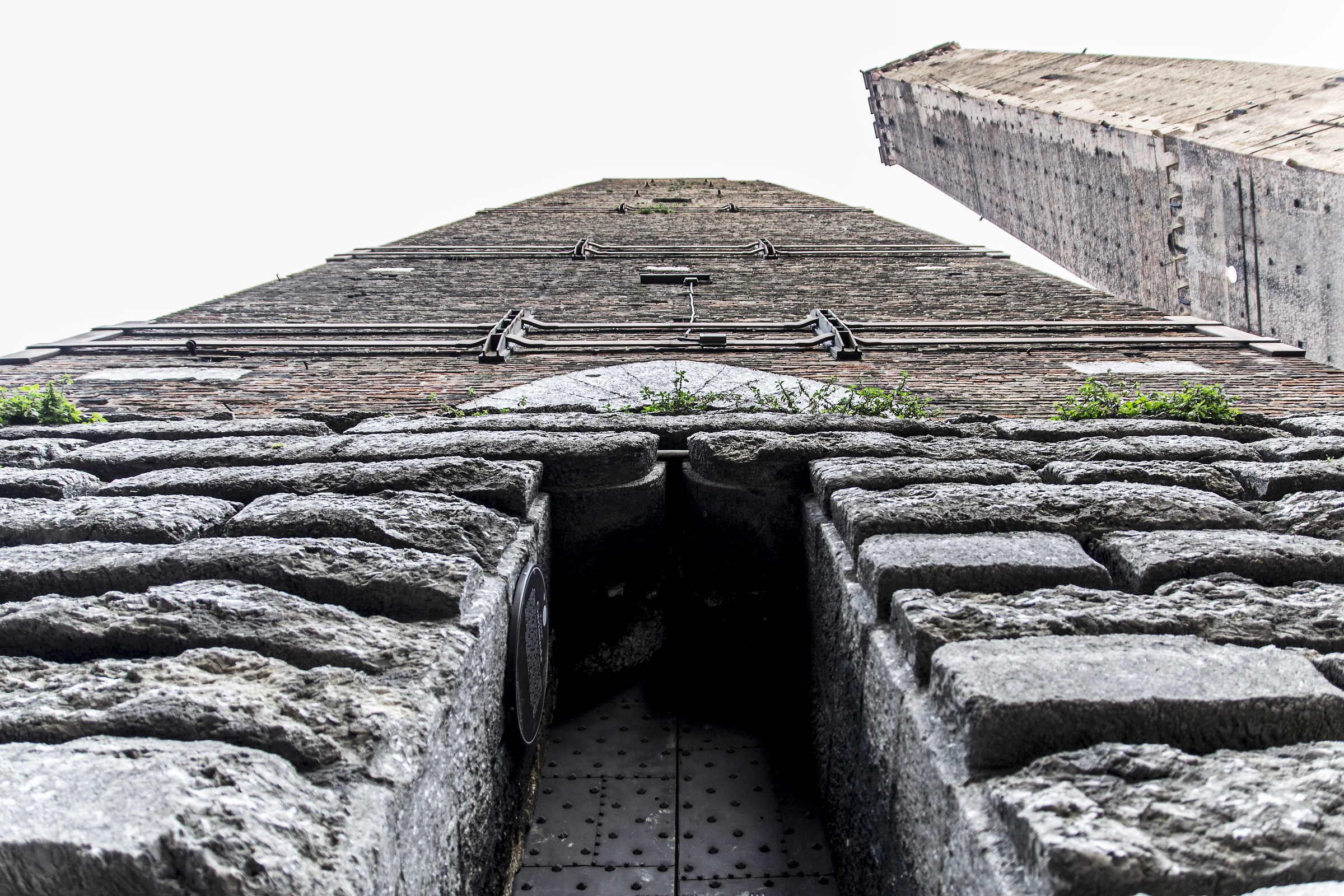 The two Towers: Garisenda and the Asinelli