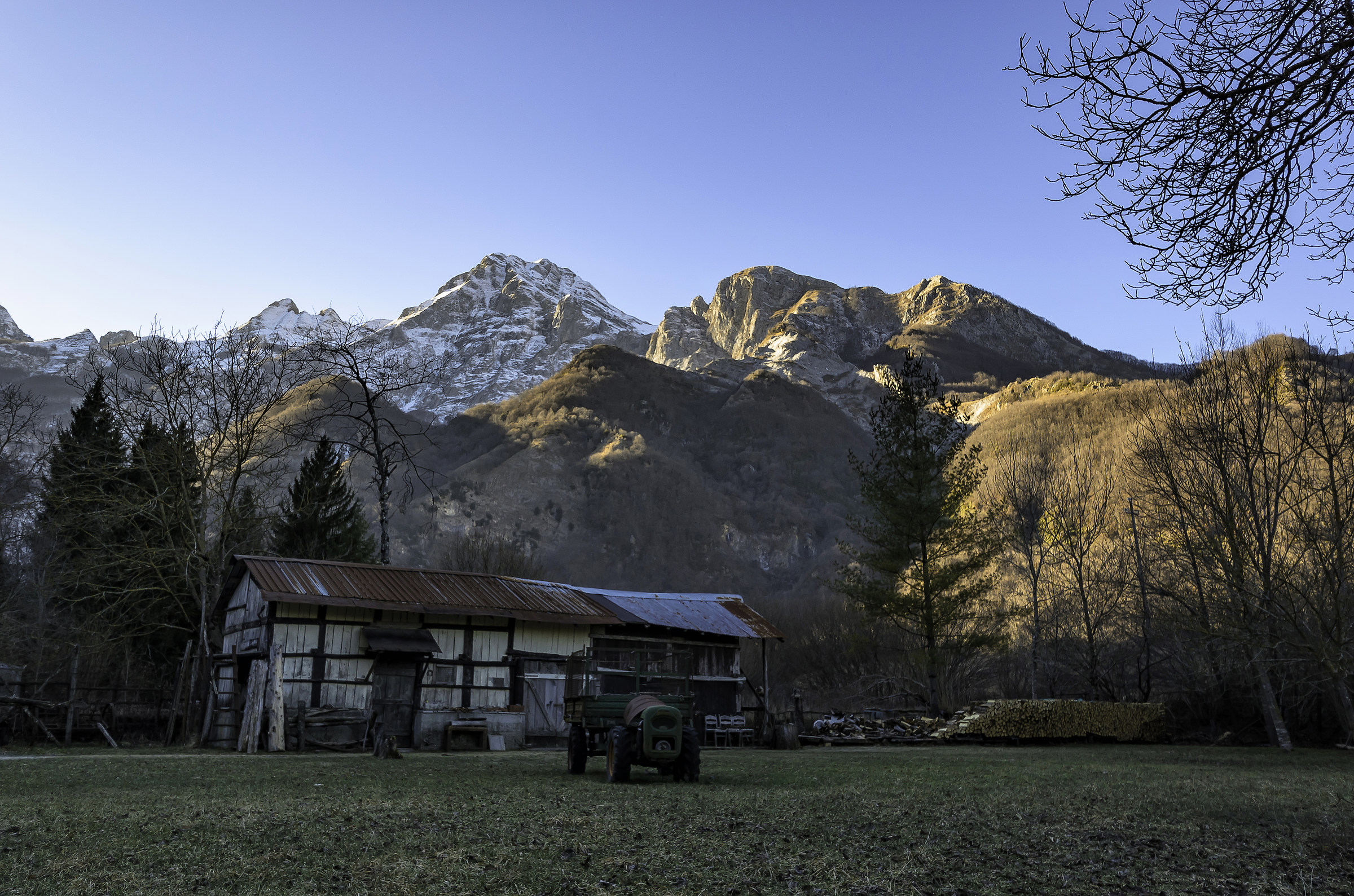 Rimessa agricola vista Pisanino