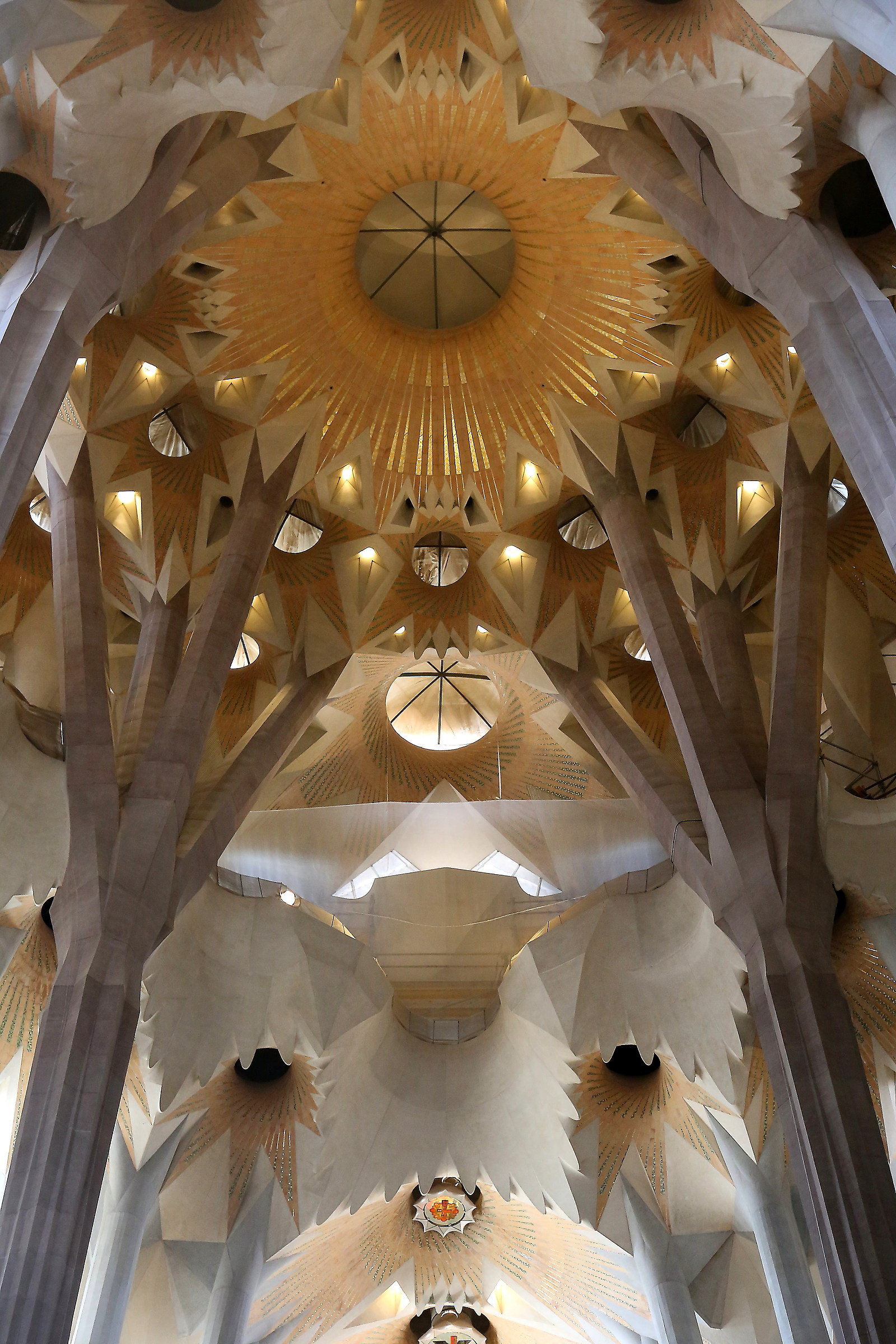 interno Sagrada Familia