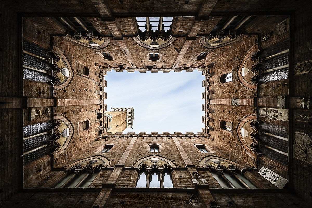 Siena - Corte del Palazzo del Podestà