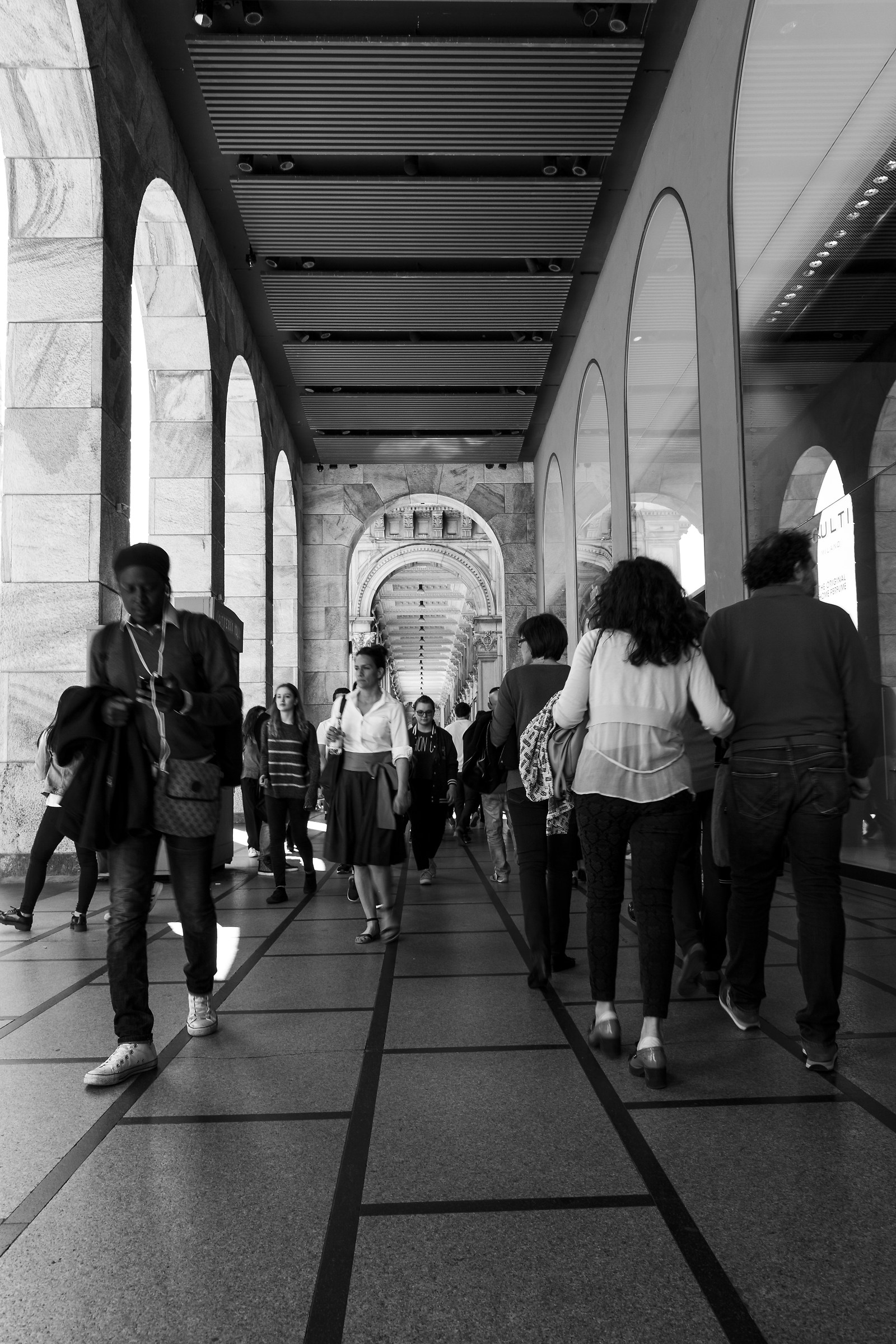 Milanese Shopping Ports