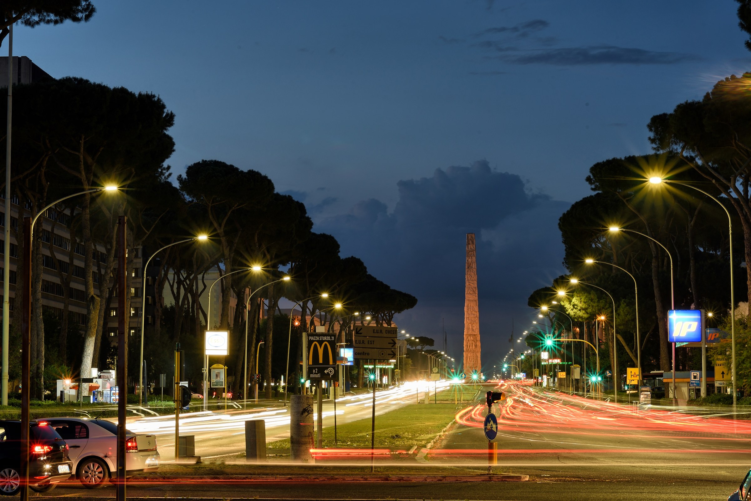 obelisco di marconi via cristoforo colombo