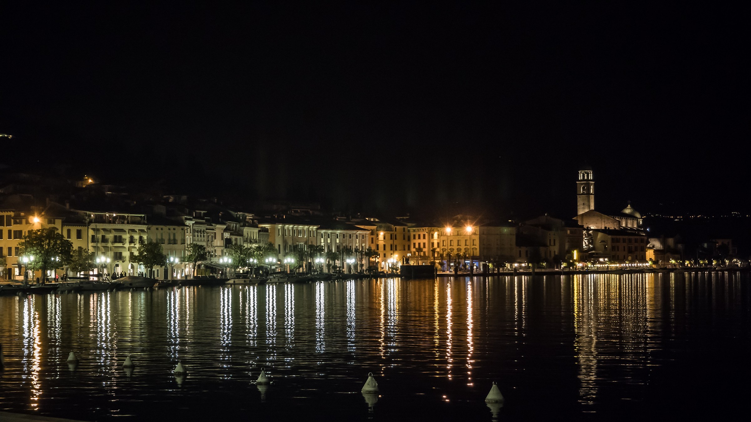 Salò at night