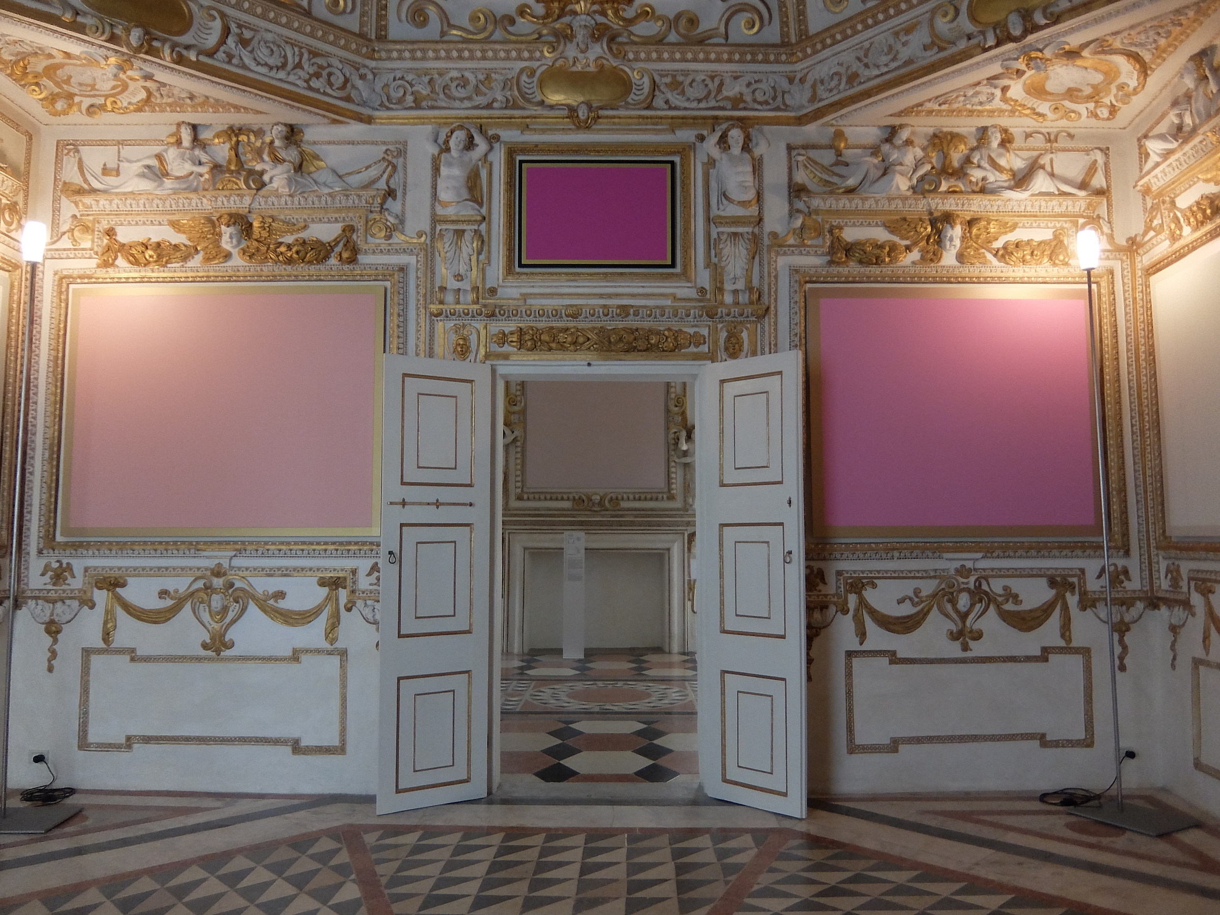 Geometrie in rosa alla "Delizia" di Sassuolo