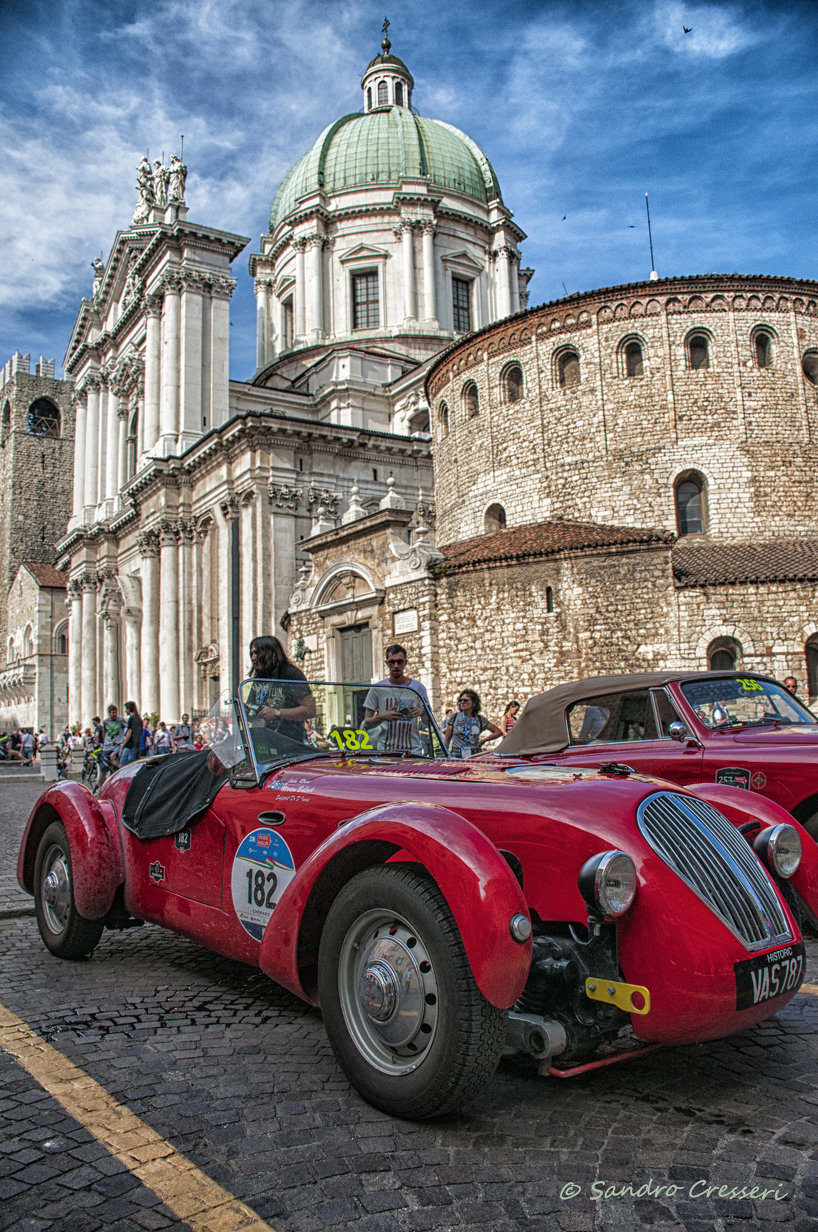 Mille Miglia in Piazza Duomo