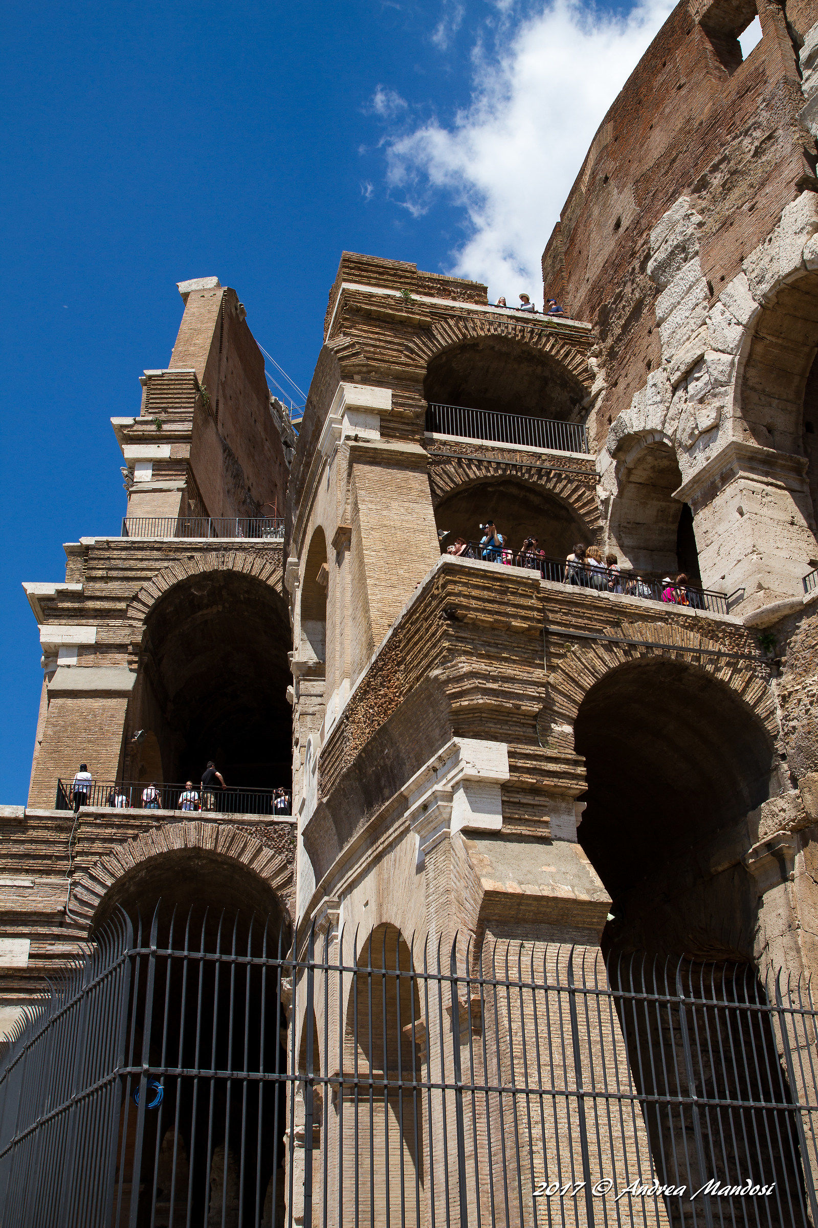 Il colosso e le formiche