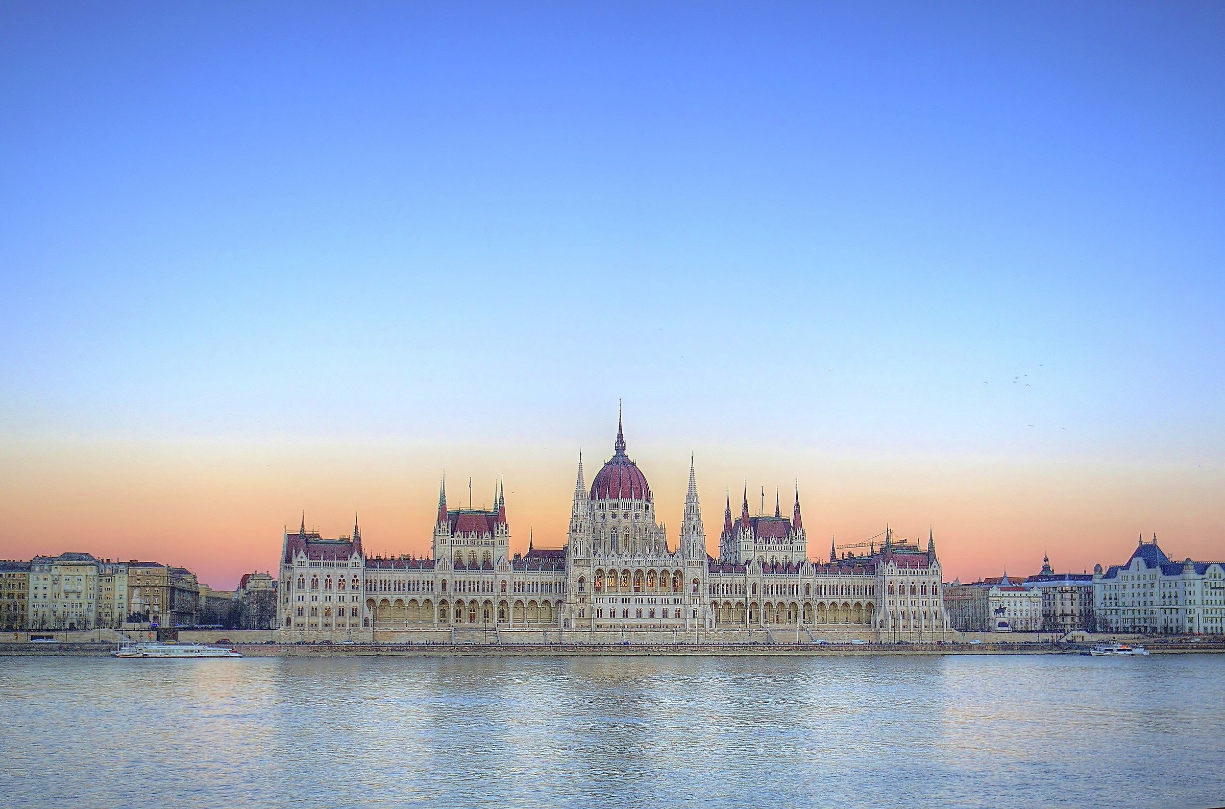 Budapest, parliament (sunset)