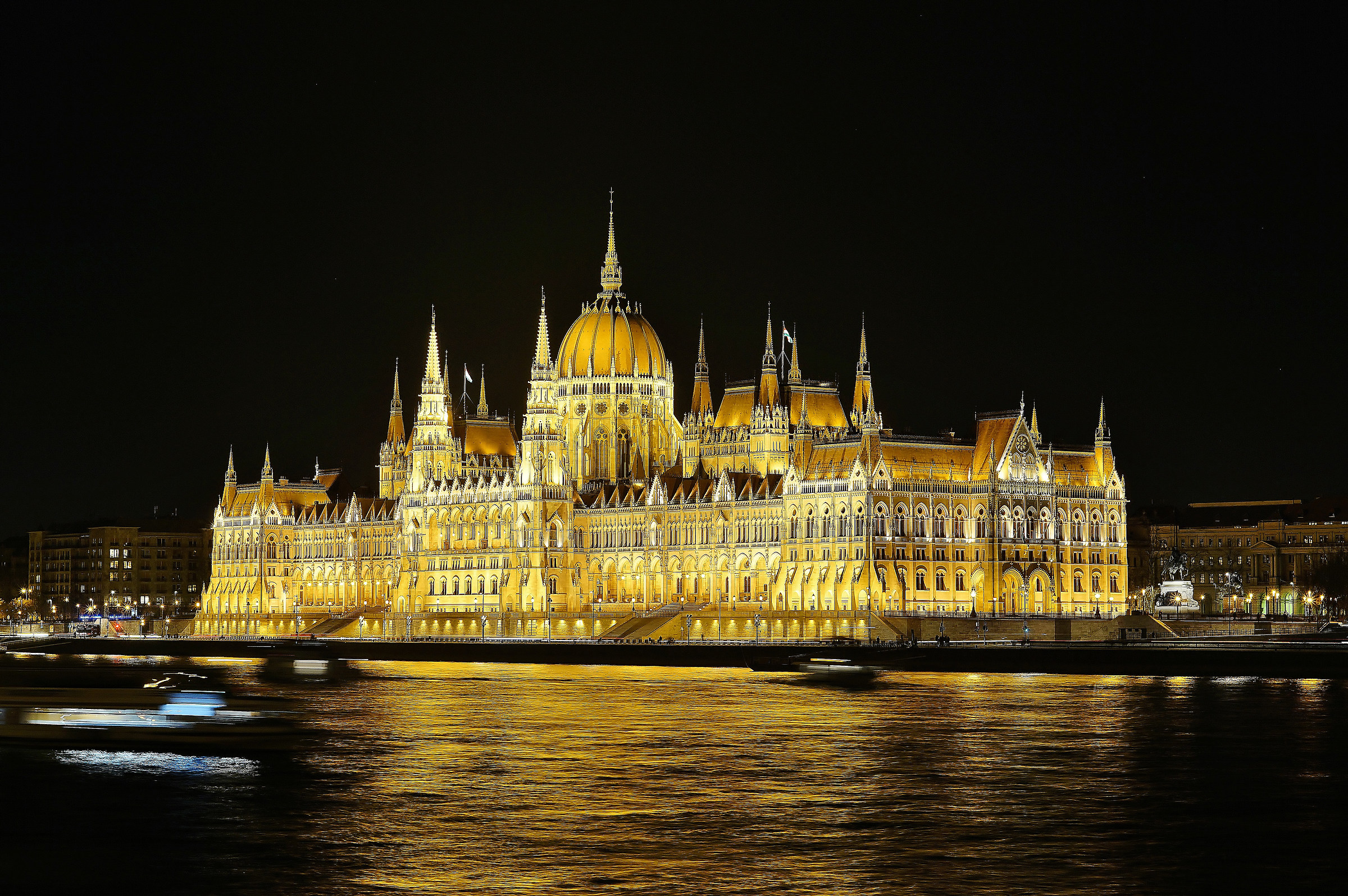 Budapest, parliament (night)