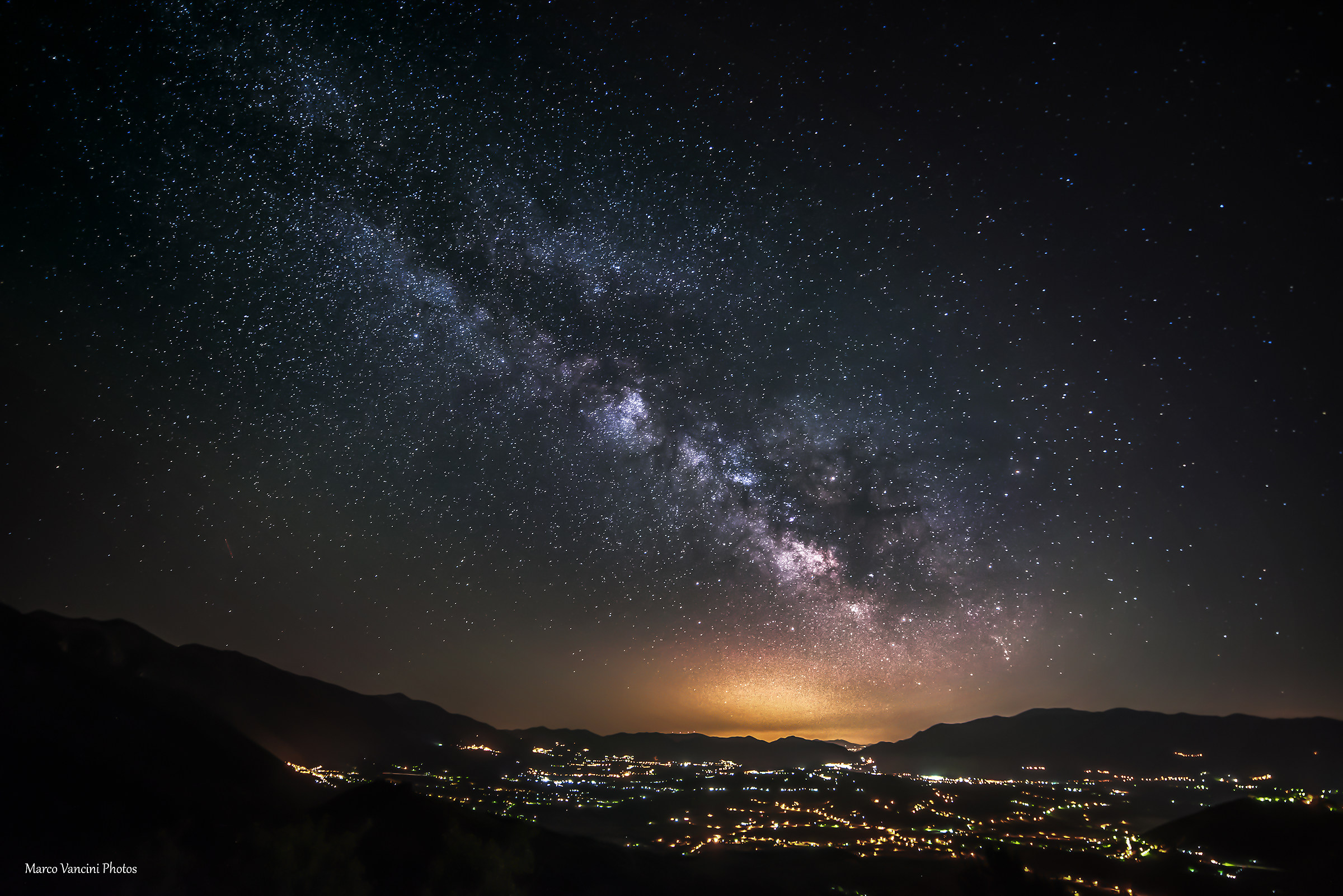 La via lattea sulla valle