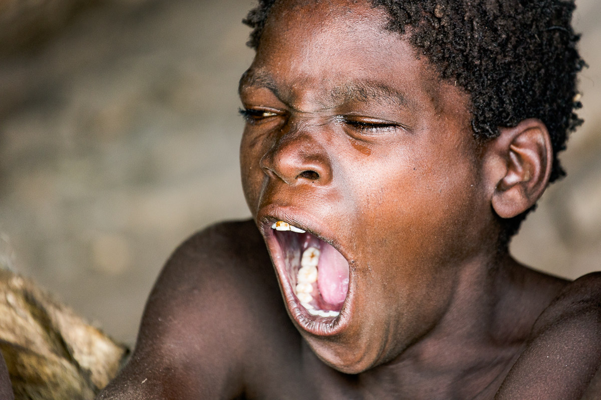 Hadza incredibile incontro: spettatore annoiato!