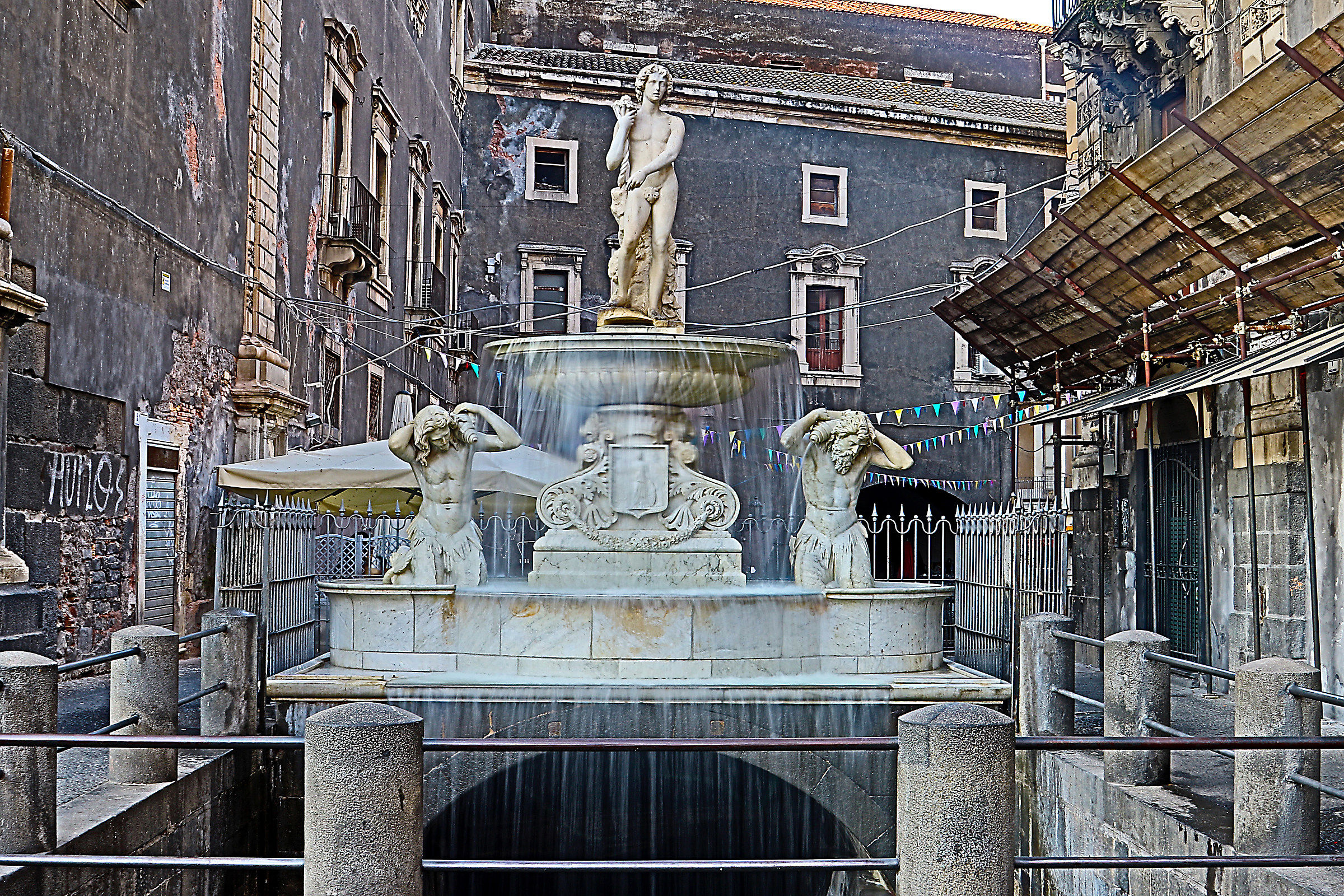 Fontana dell'Amenano intesa "Acqua o linzolu" ...