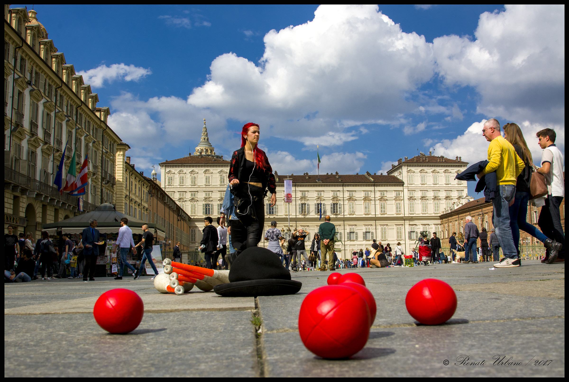 The juggler disappeared