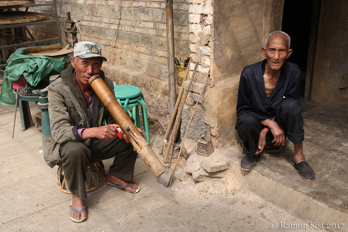 China, Yiwu - Tirators