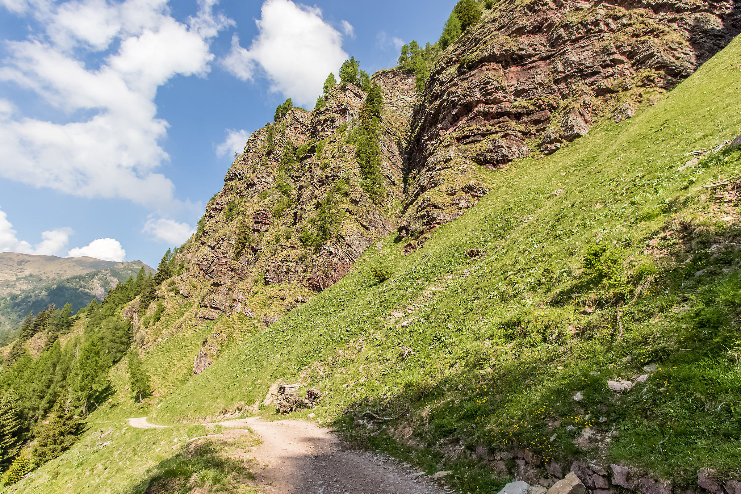Strada per Piana di Bruffione