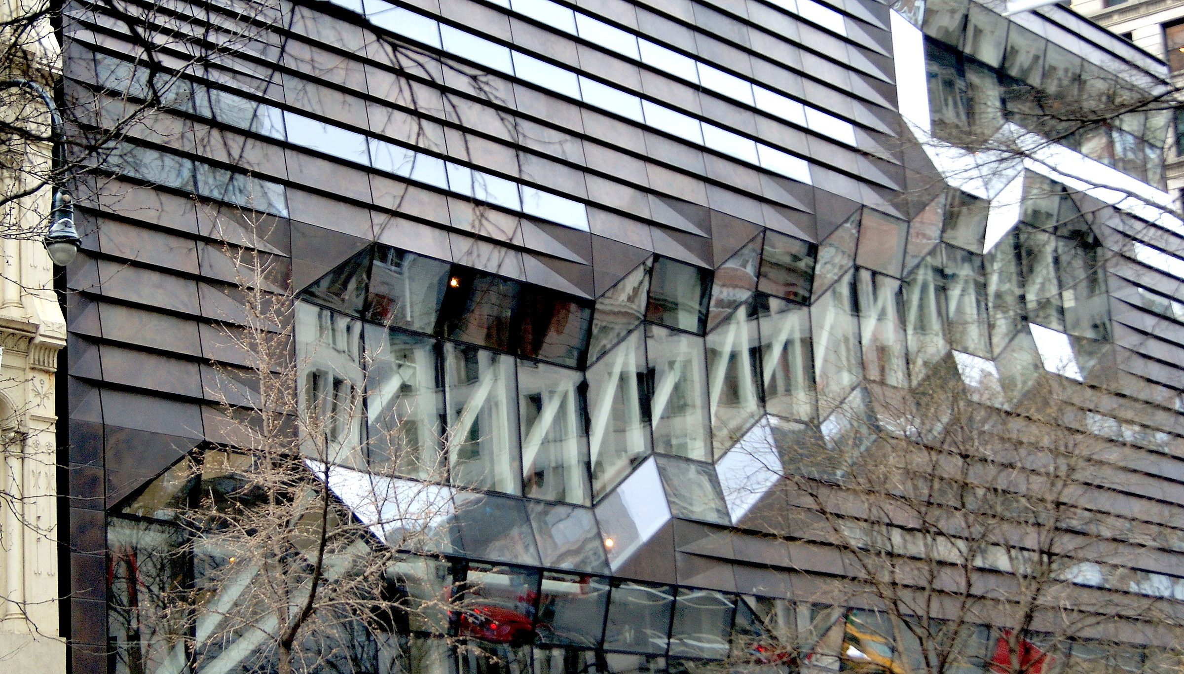 Strange geometries in the glass