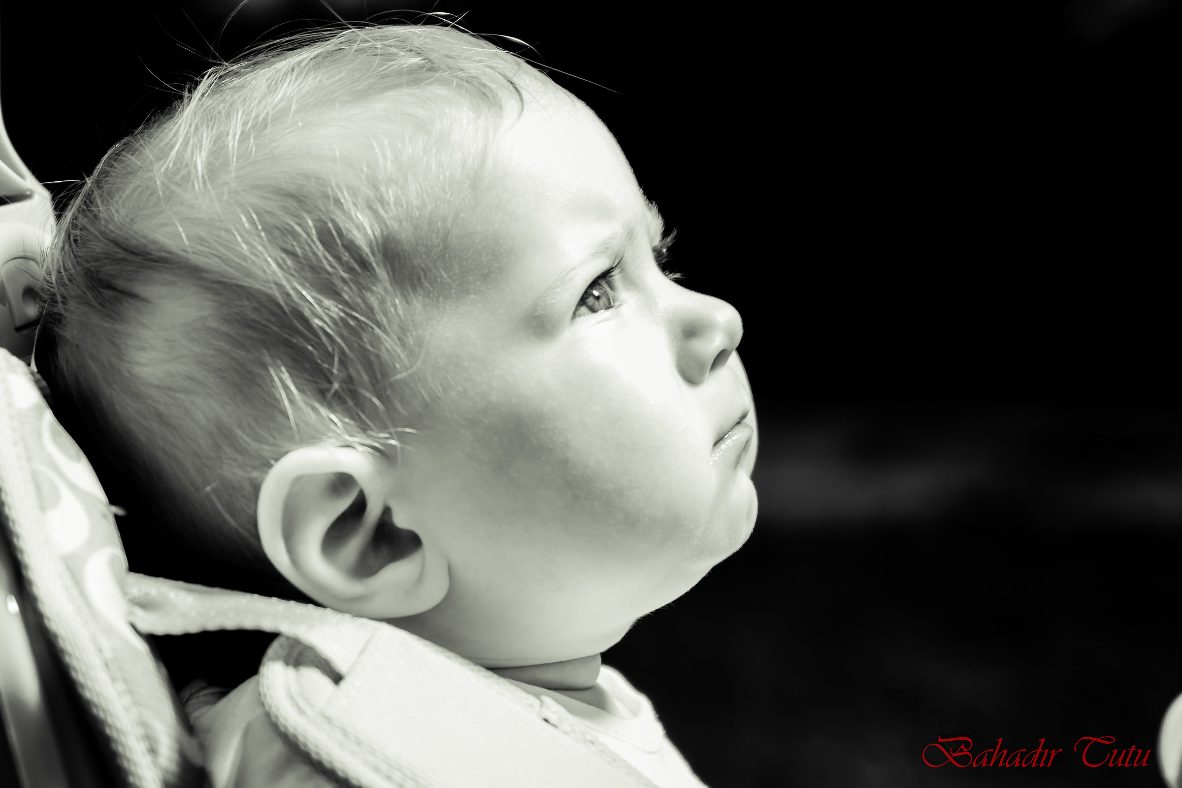 Il suo nome è Güne&scedil; (Sun in Turkish)