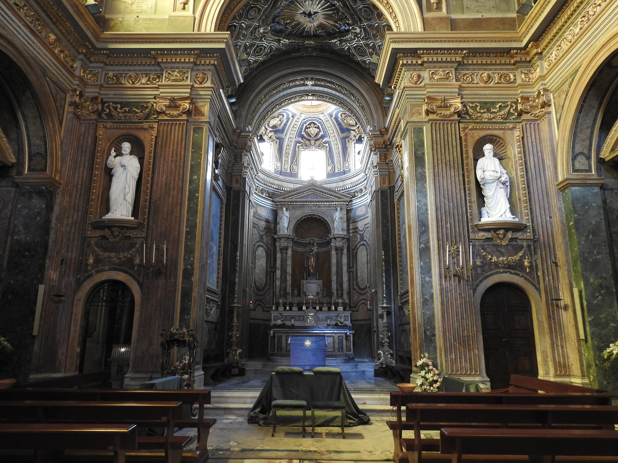 Interno della Chiesa di S. Giuseppe dei Falegnami