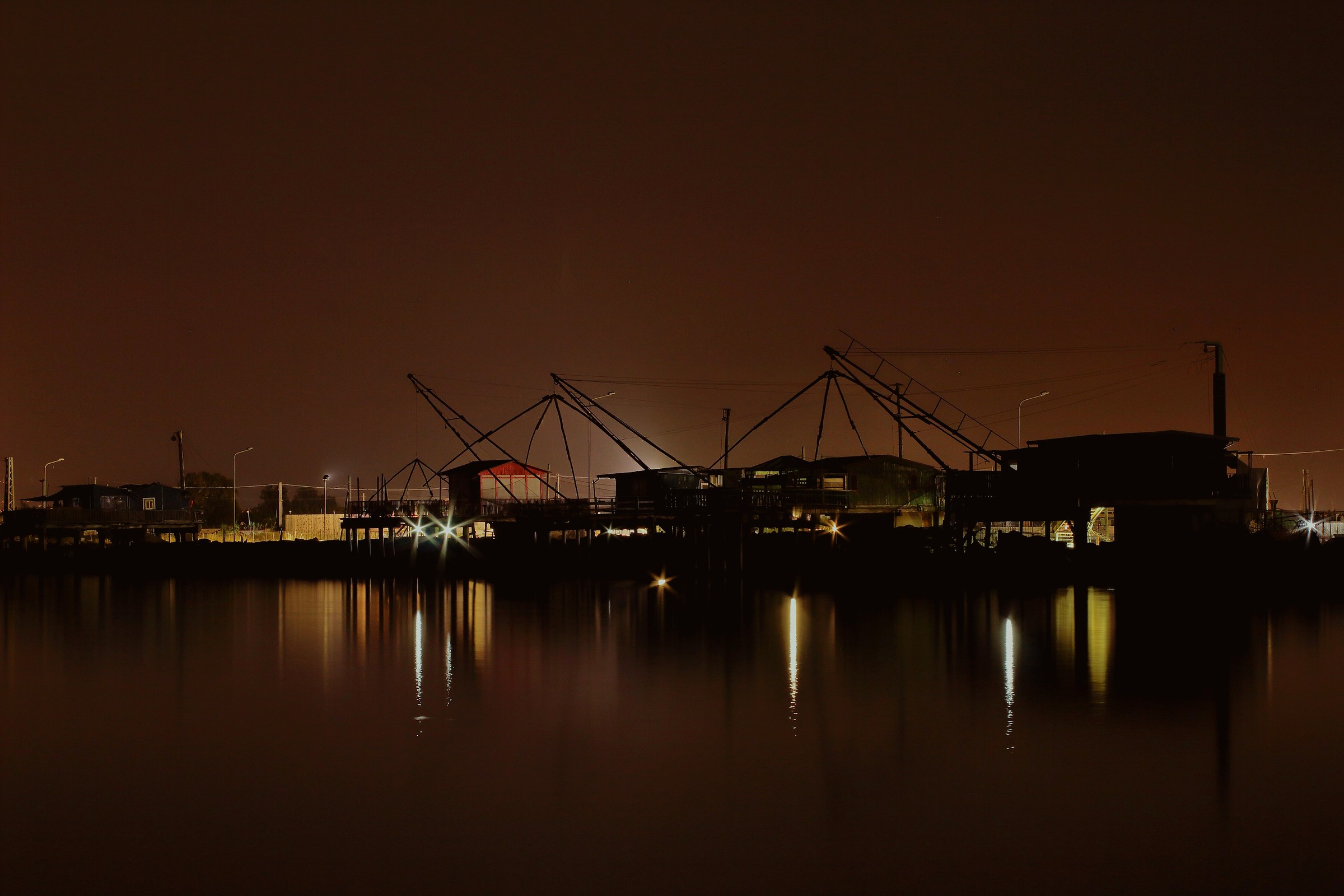 foce del tevere di notte