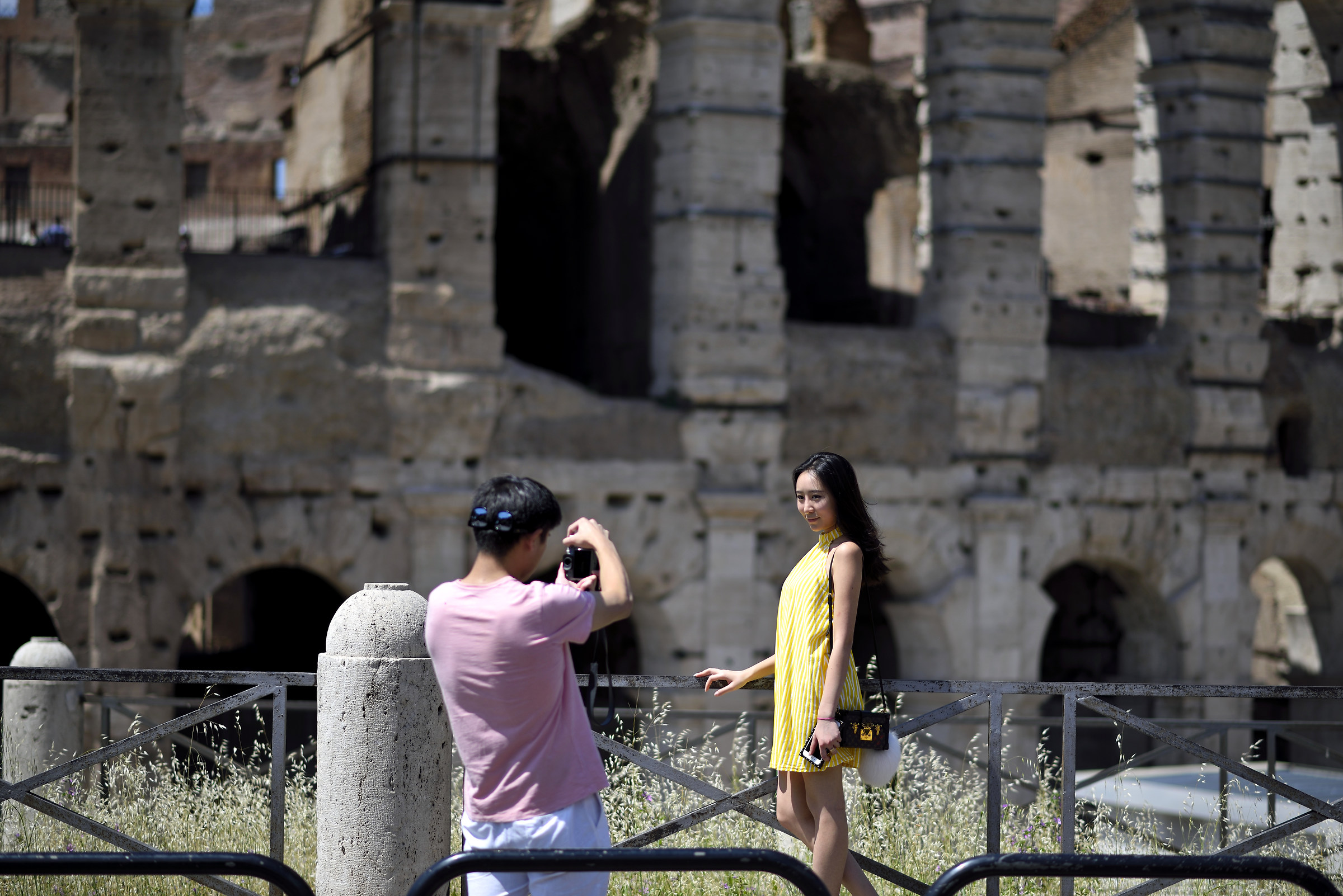 foto nella foto al colosseo