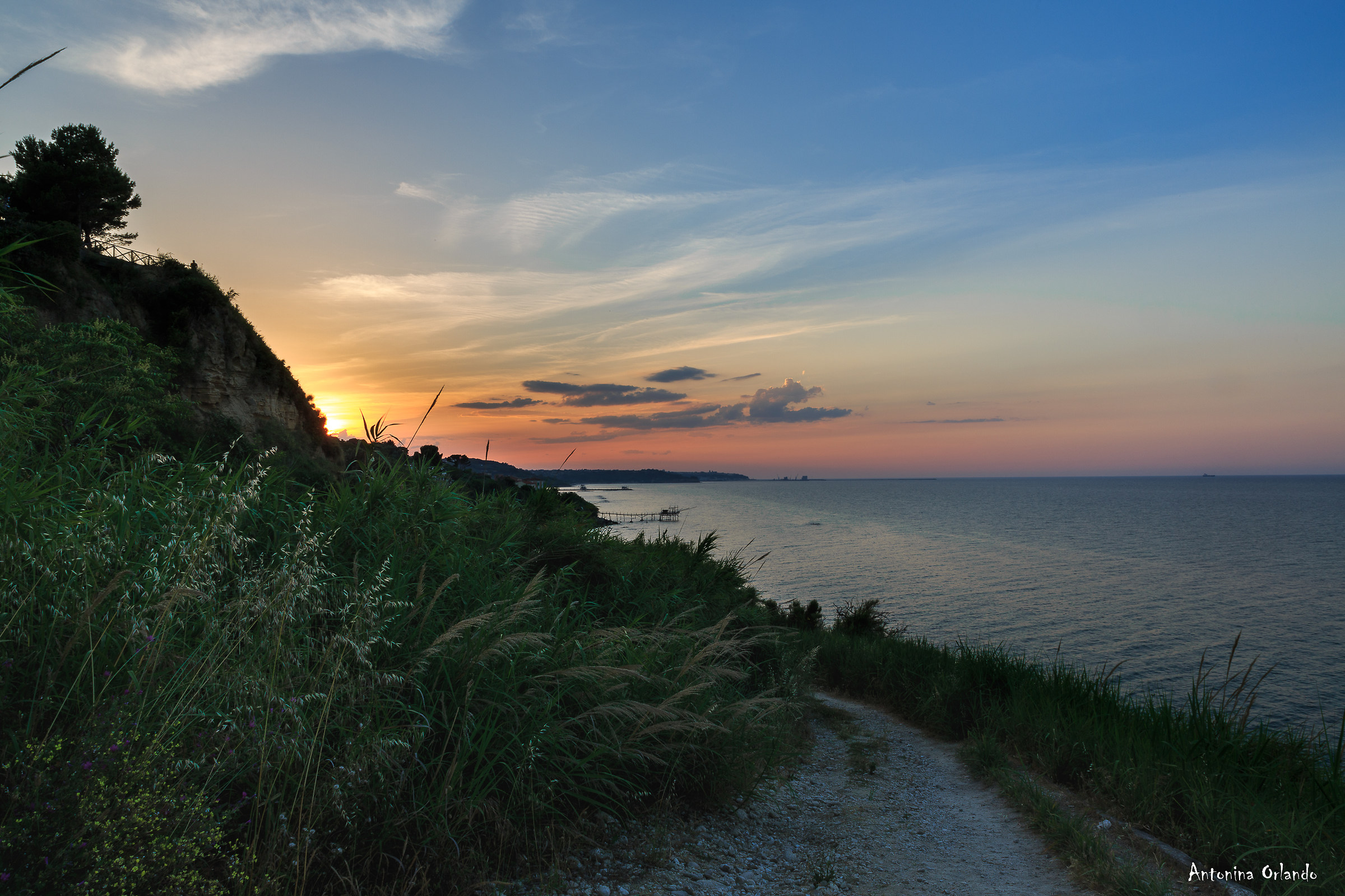Tramonto dietro il promontorio D'Annunziano .