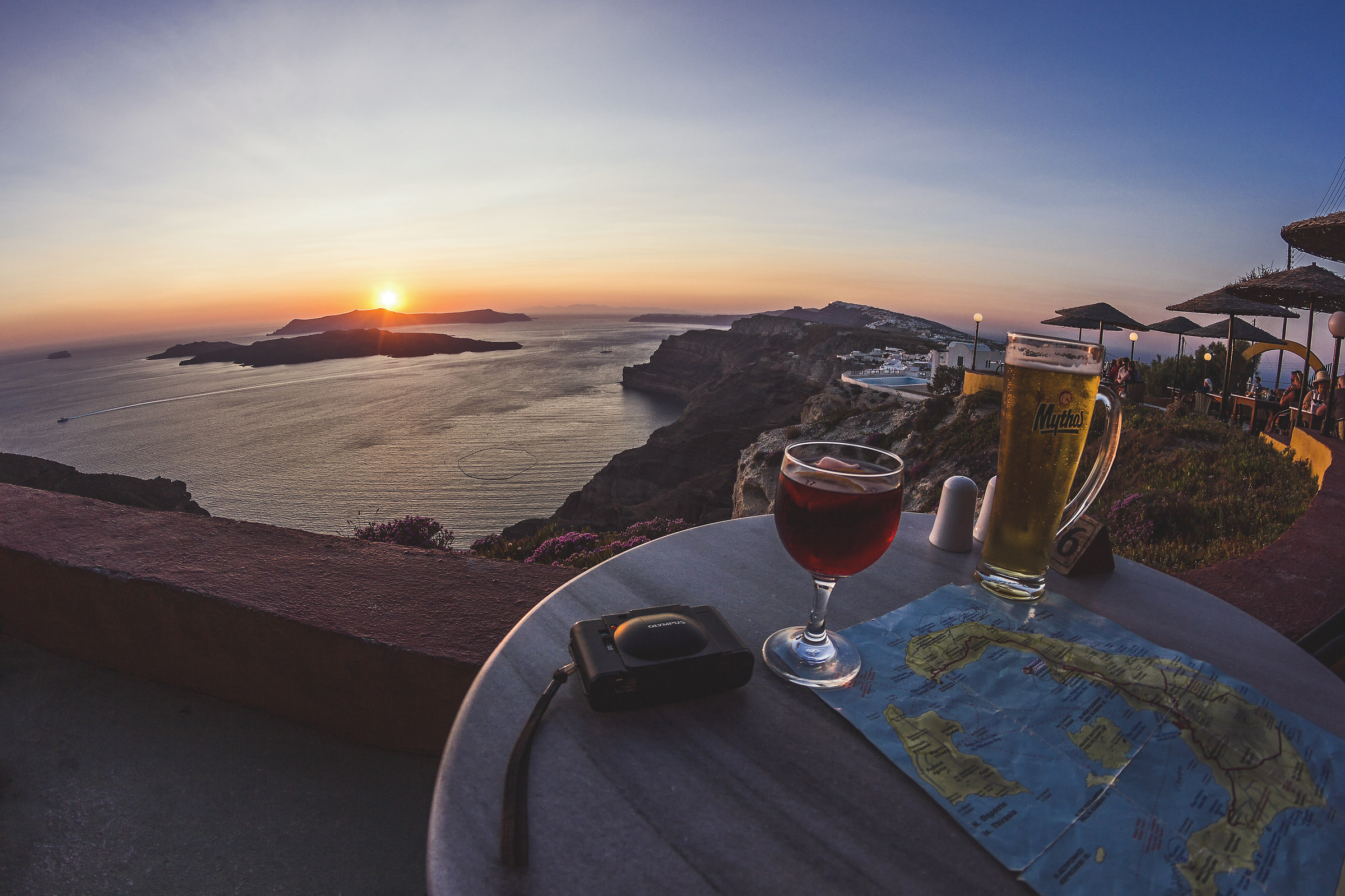 Brindando al tramonto.