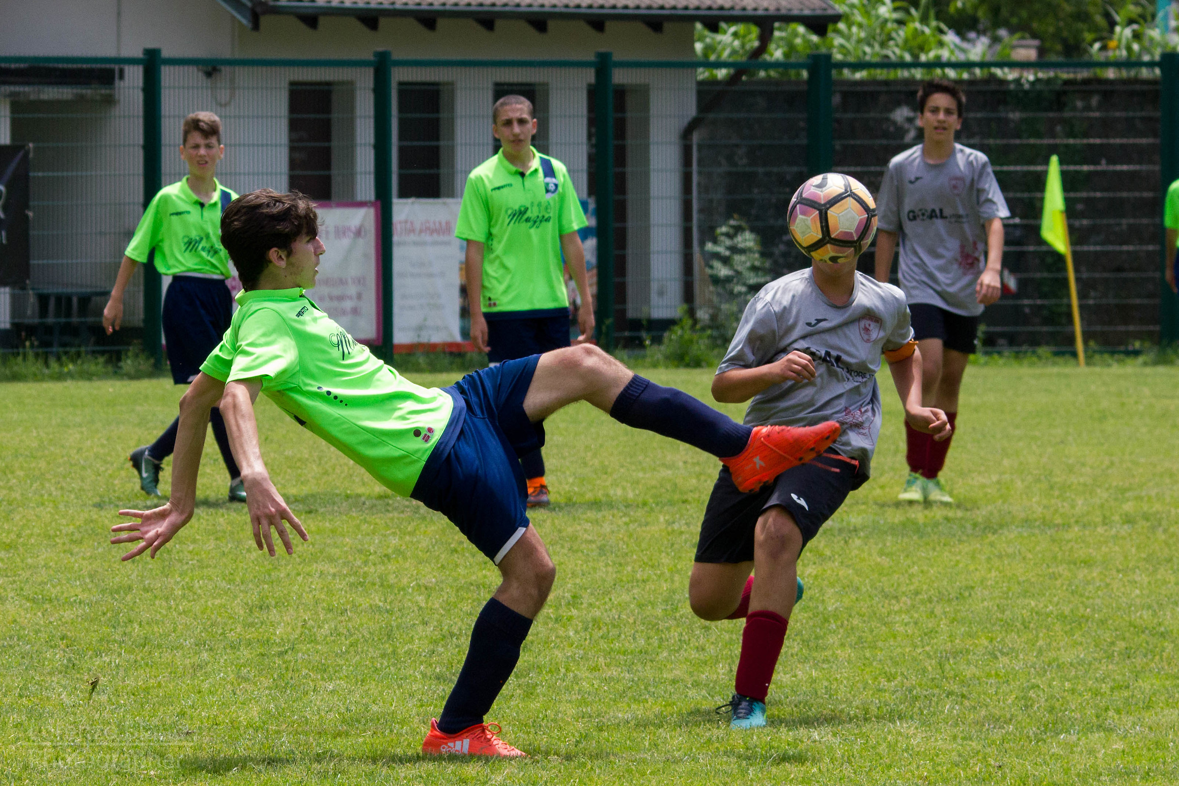 The head in the ball ......