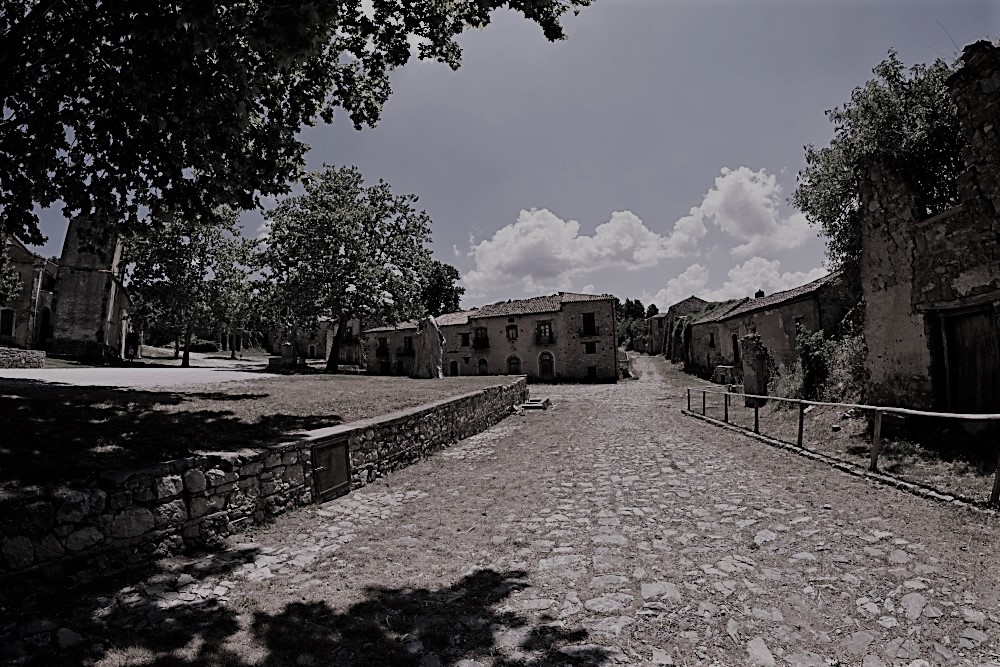 Roscigno glimpse of the square