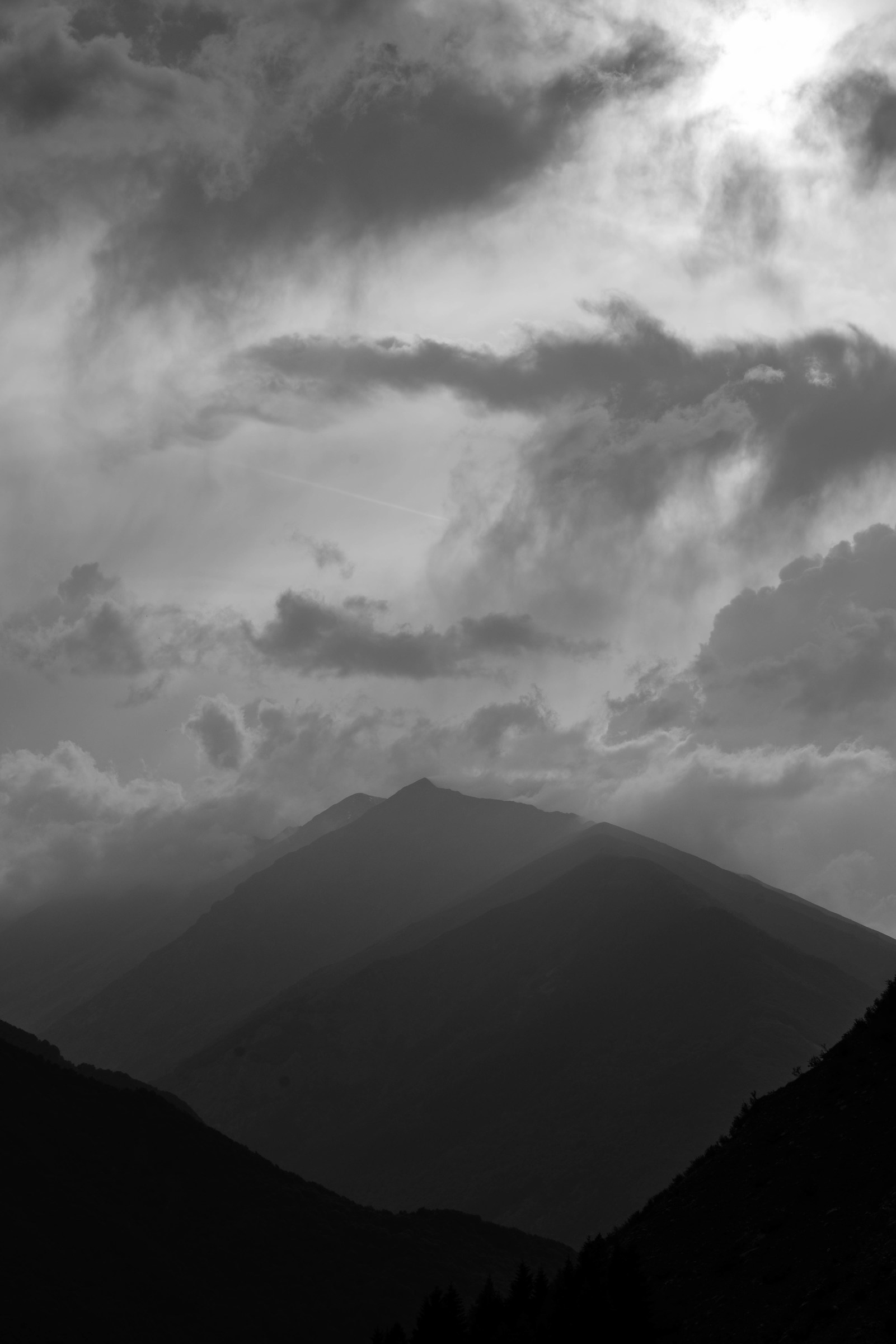 Giochi di luce filtrata da le nuvole