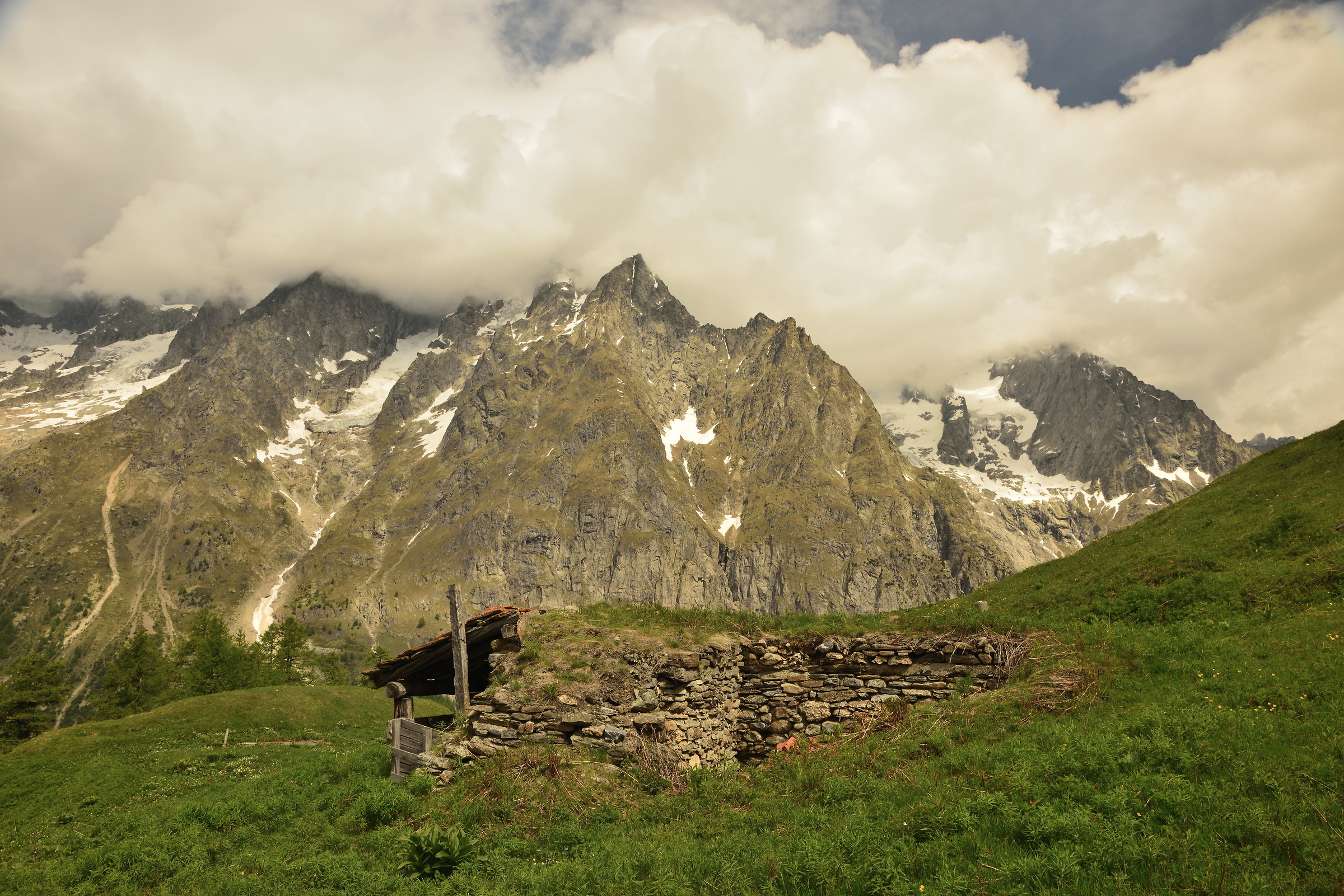 The ruins of the Arminaz mountain range