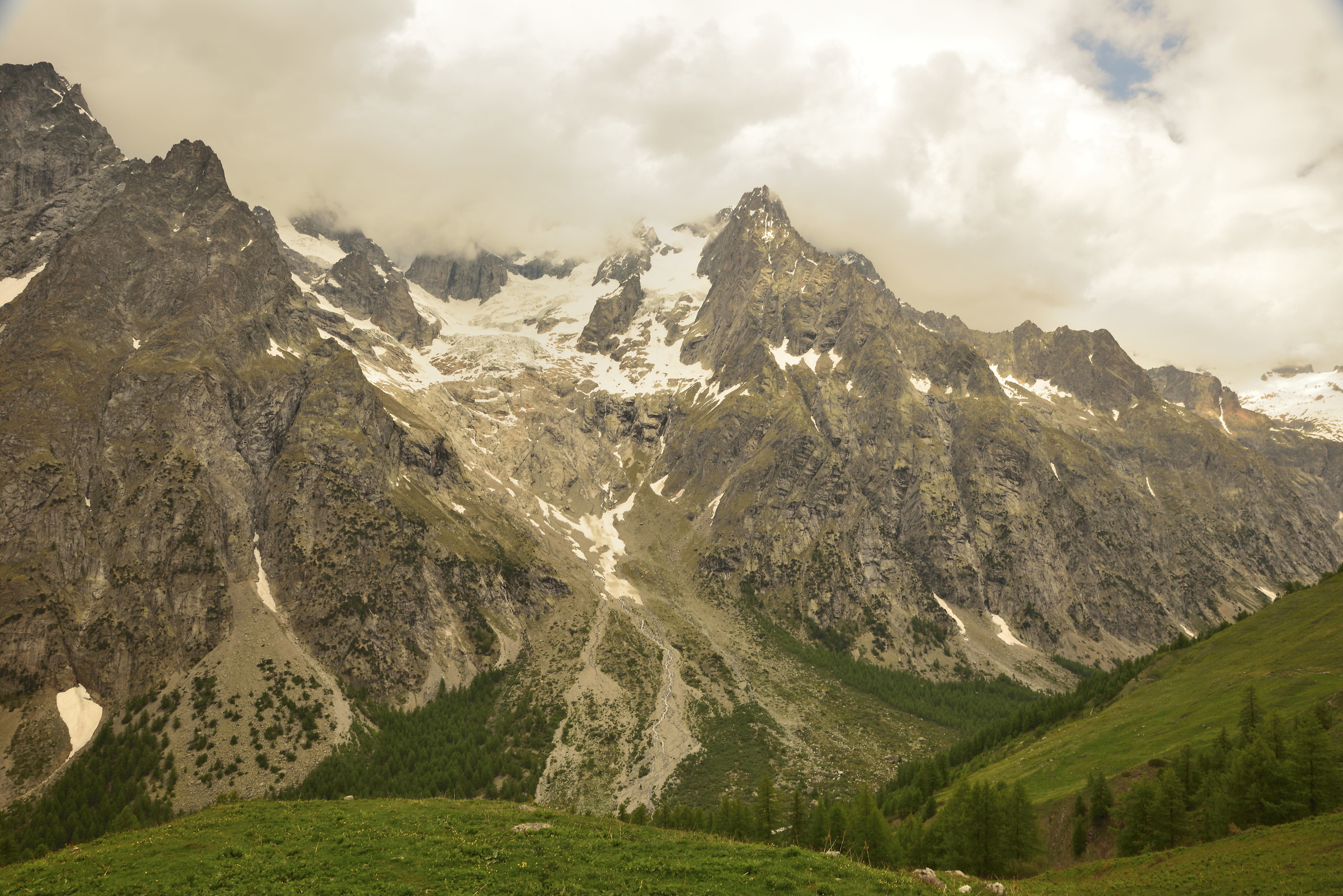 In front of the rif.Bonatti the Triolet glacier
