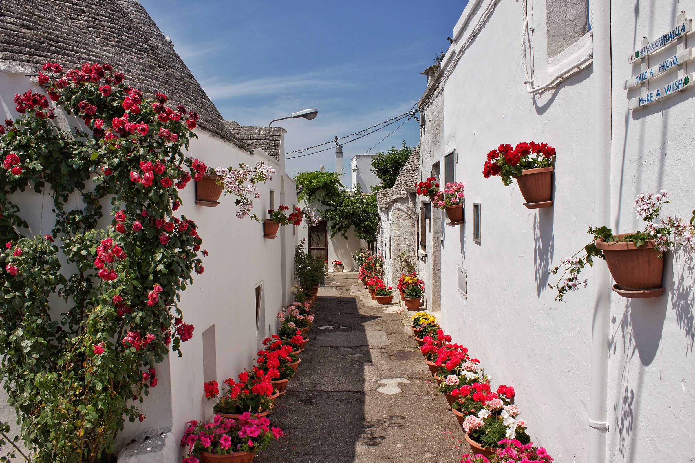 A glimpse of the trulli
