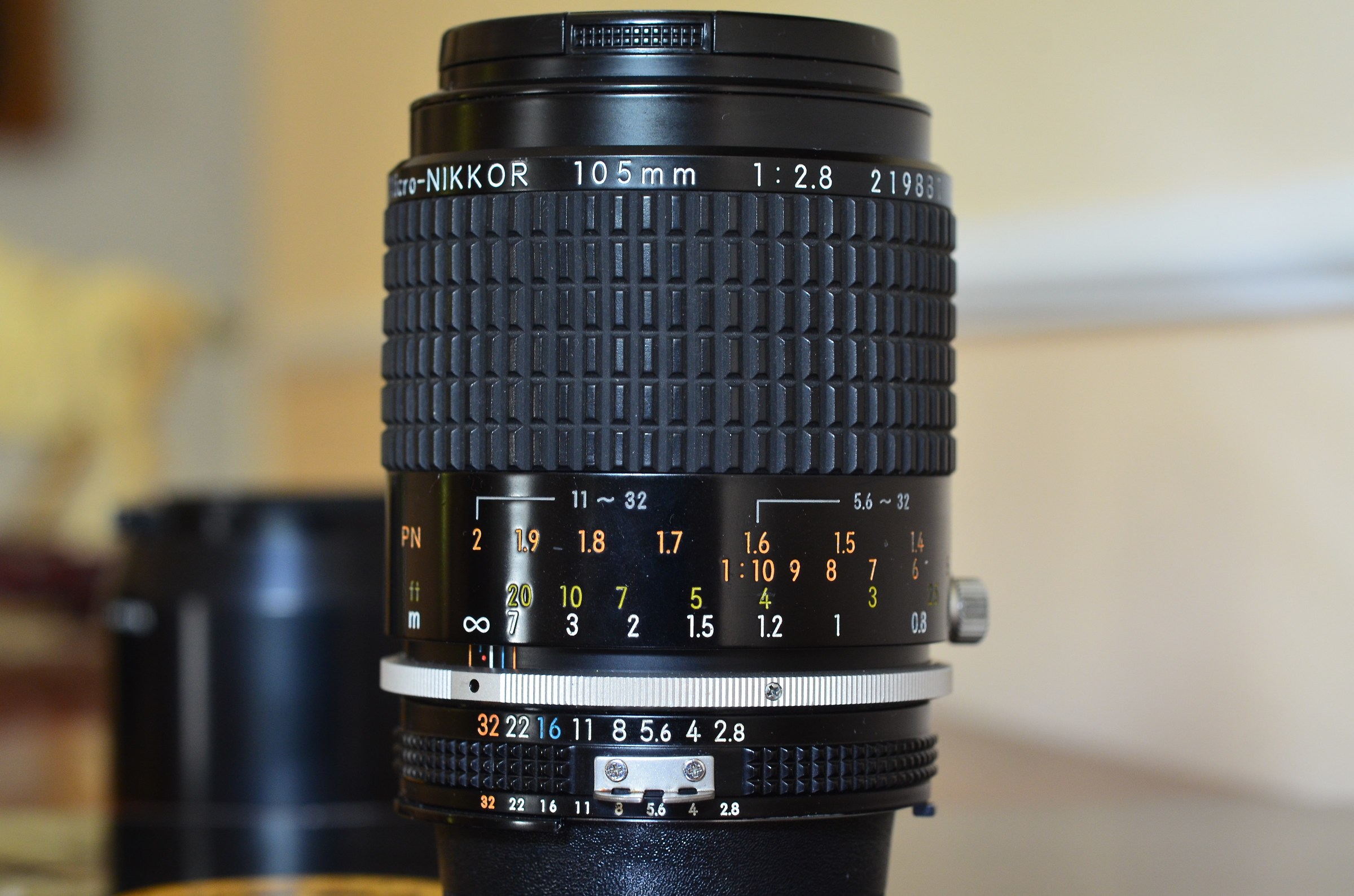 Nikon Nikkor 105mm f2.8 Ai-S Micro