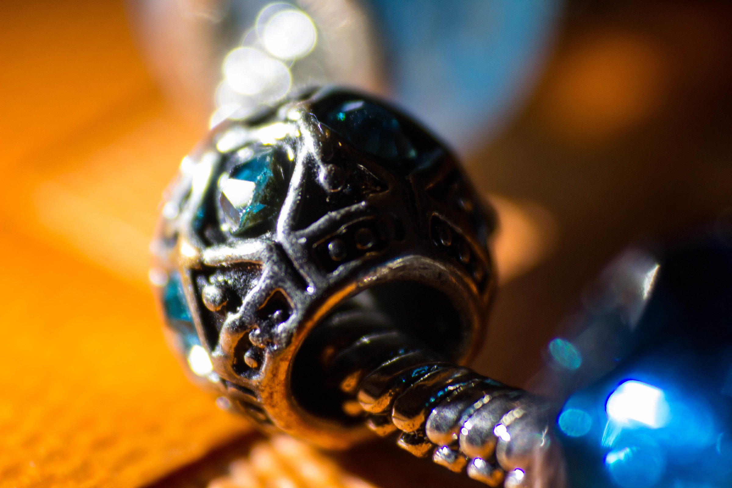 Dettaglio bracciale (obiettivo invertito)